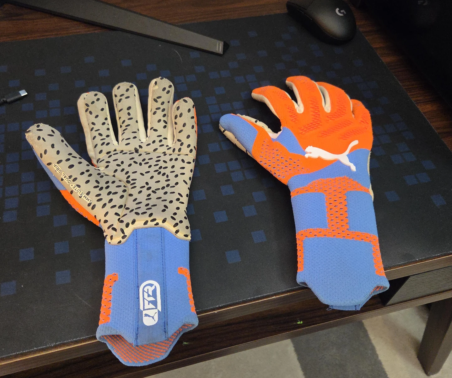 Puma goal keeper gloves