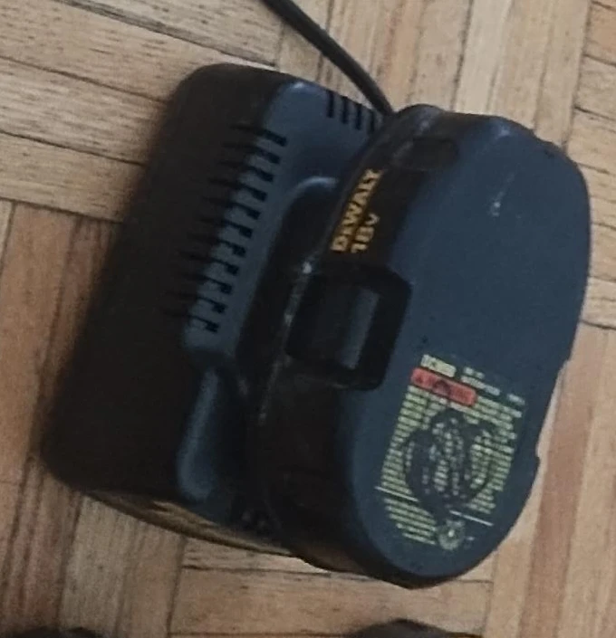 DeWalt 18V Battery Charger