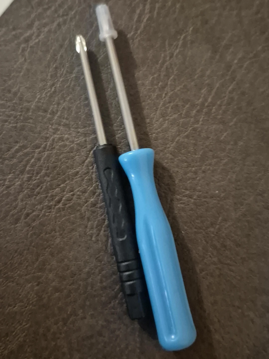 Ensemble de 2 tournevis (un bleu, un noir)