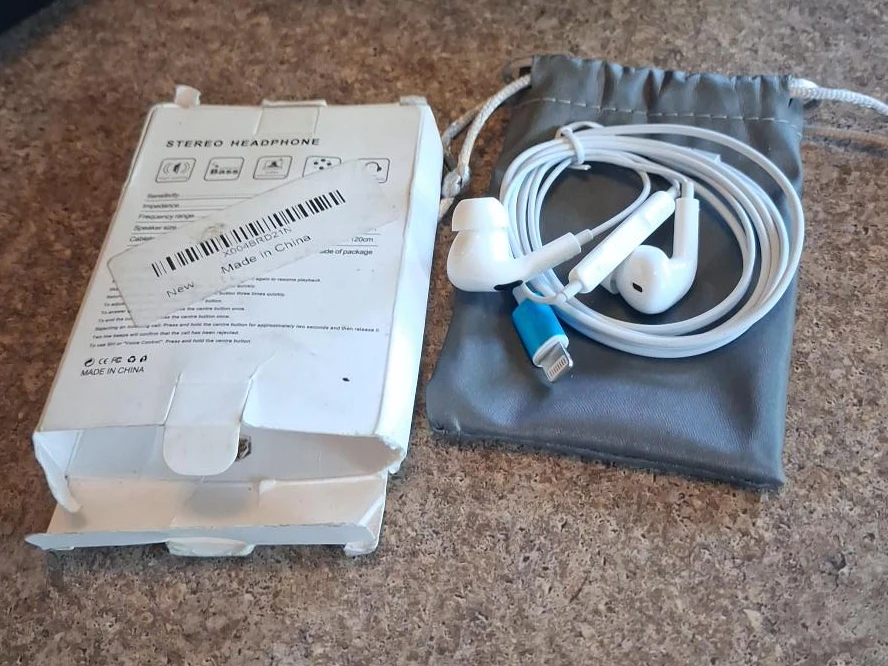 Stereo Headphones with Lightning Connector