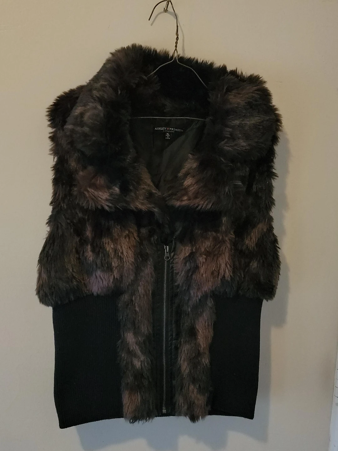 Ashley & Storm Faux Fur Vest Size XL