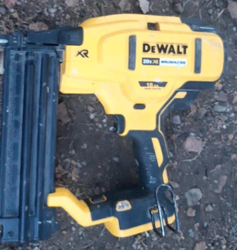 DeWalt 20V XR Brushless 18ga Brad Nailer