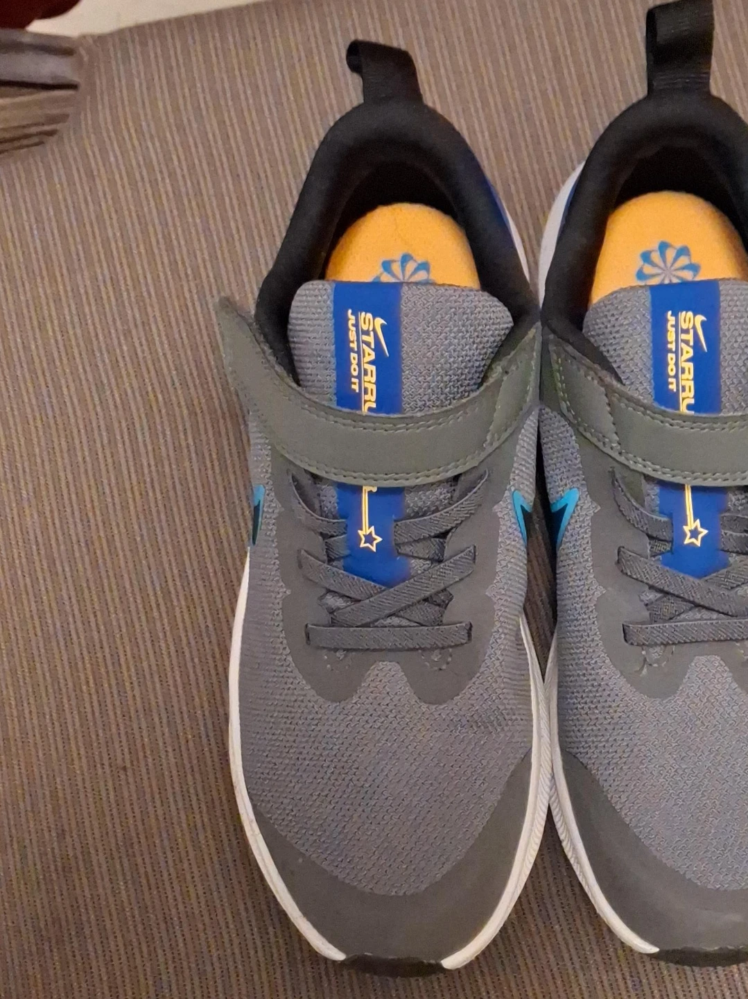 Nike Star Runner Kids Shoes . Hardly used like new