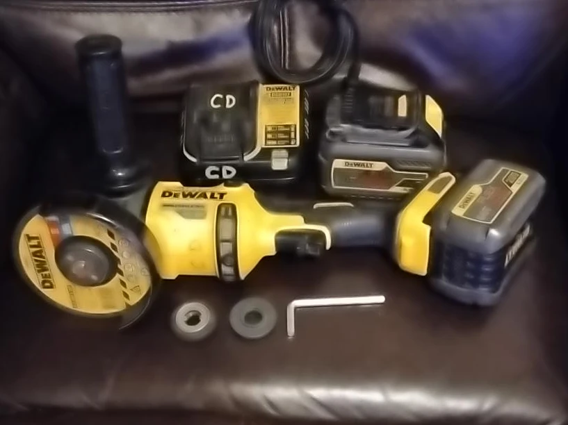 DeWalt 20V/60V FLEXVOLT Angle Grinder Kit