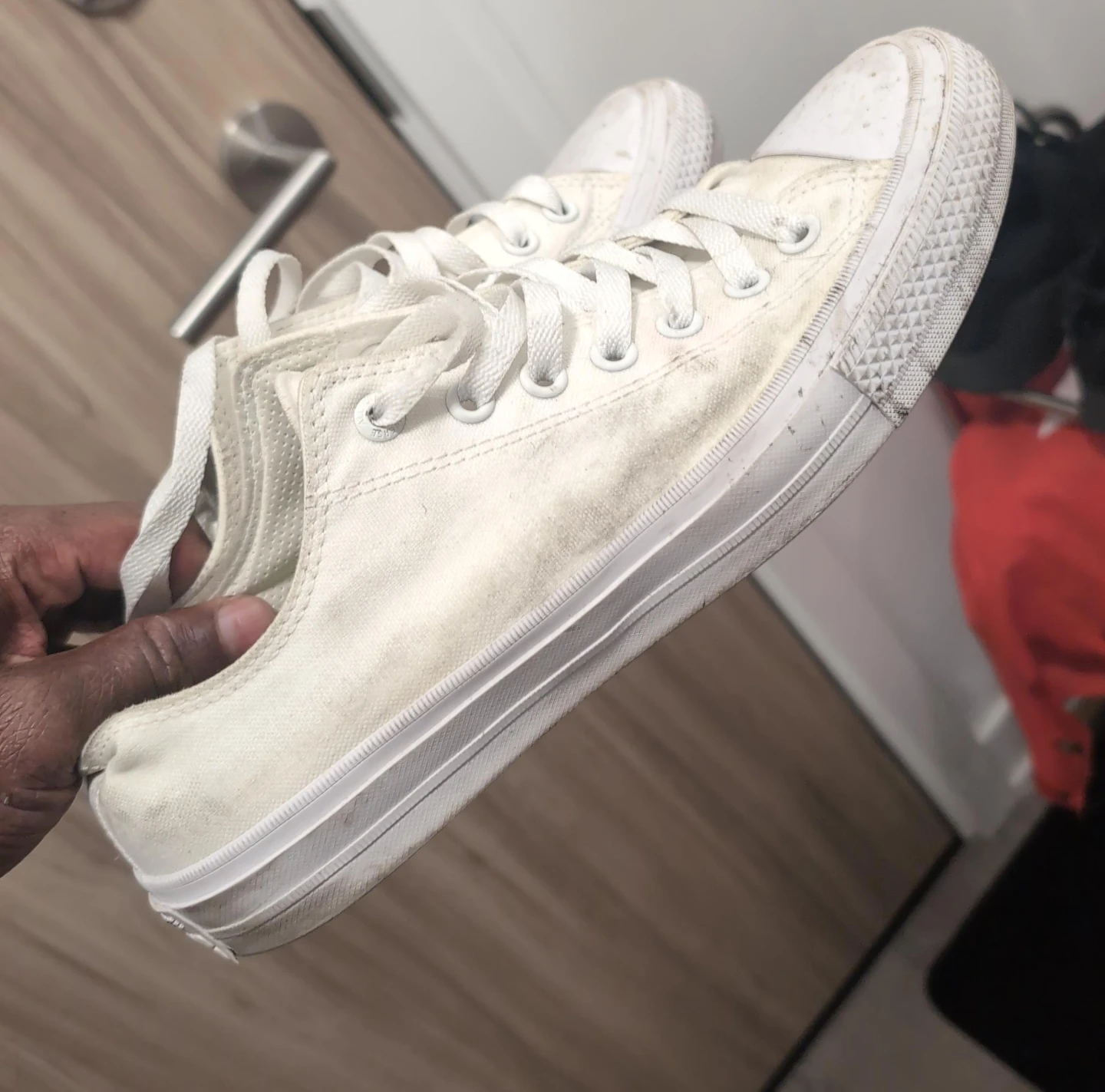 White Canvas Converse Chuck Taylor