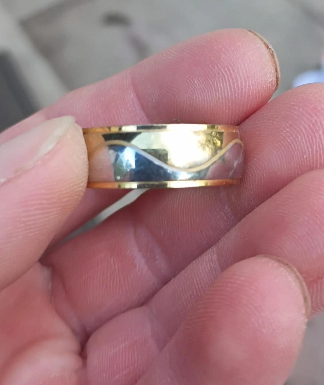 Two-tone band ring