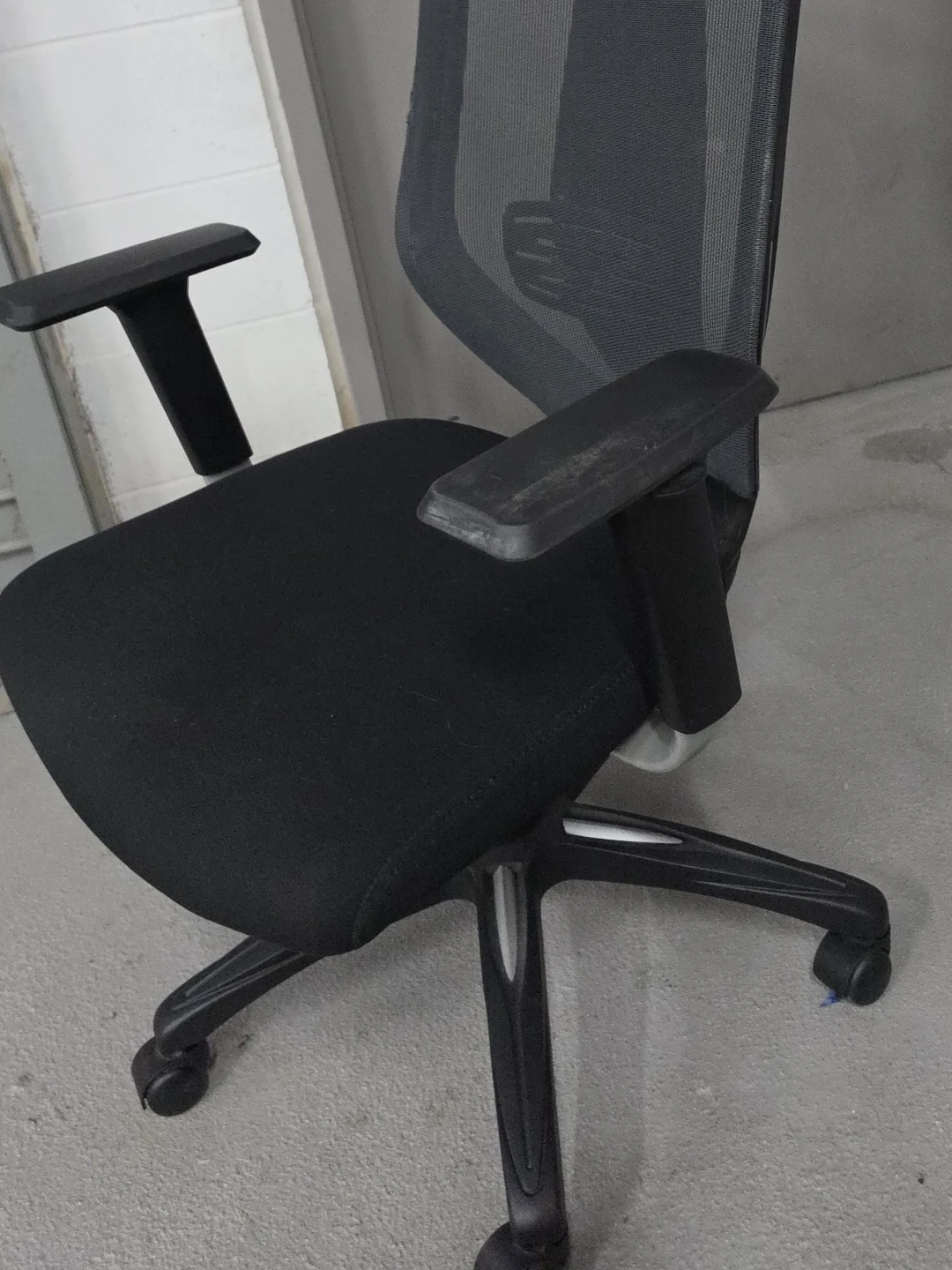 Black Ergonomic Office Chair with Mesh Back