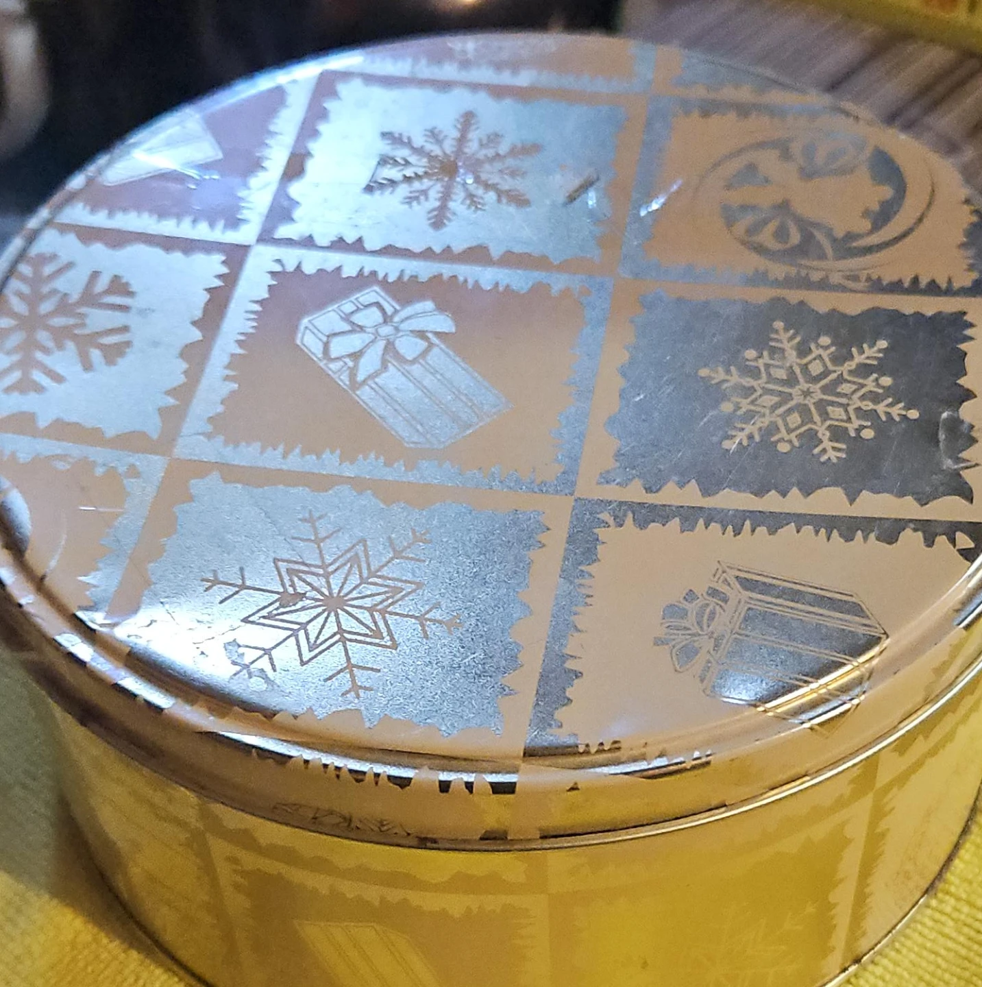 Round Christmas Tin