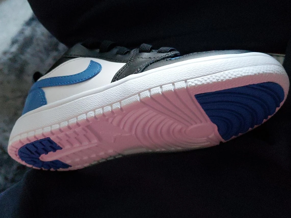 Nike Air Jordan 1 Low SE (Youth)