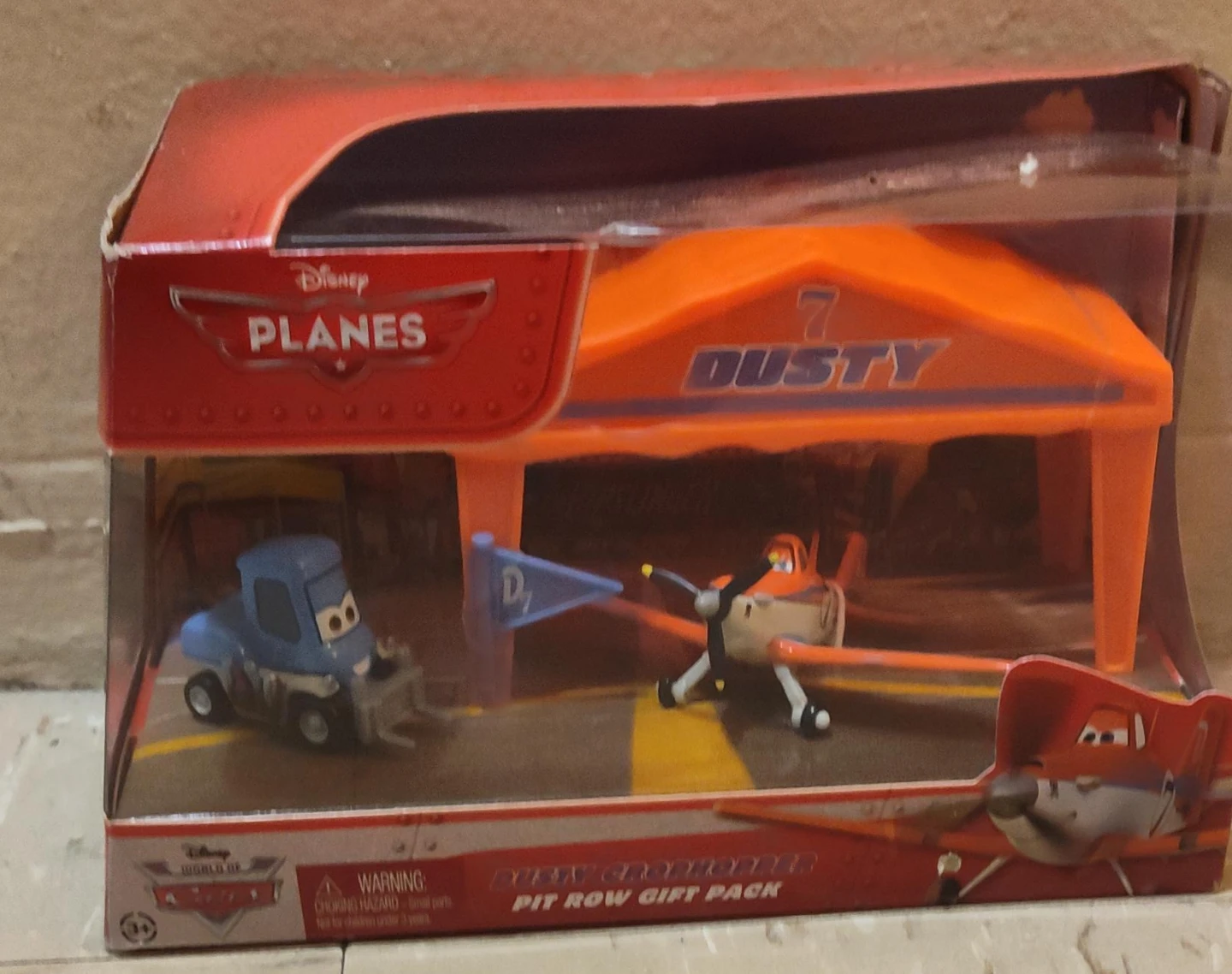 Disney Planes Dusty Crophopper Pit Row Gift Pack