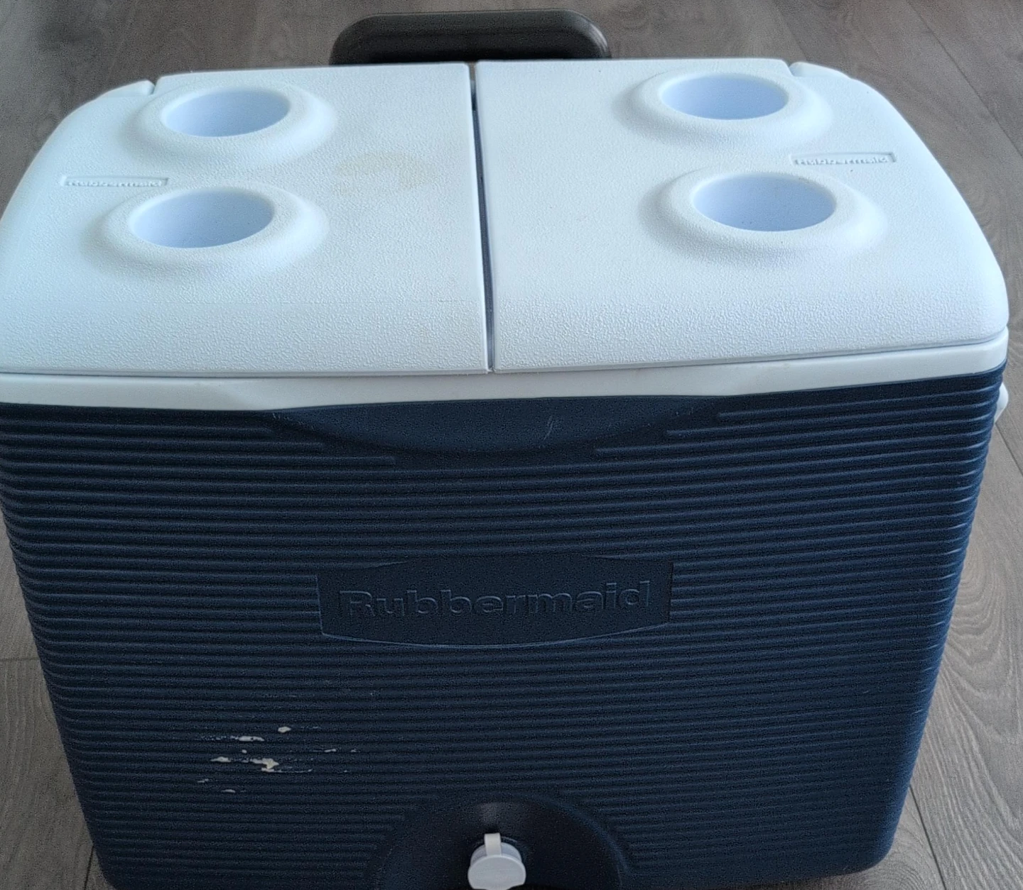 Rubbermaid Cooler with Cup Holders