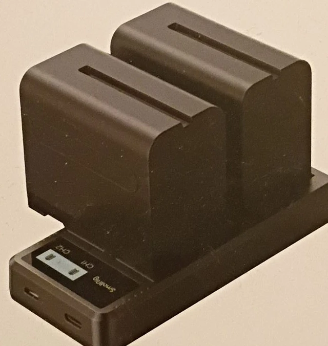 SmallRig Dual Battery Charger with 2 Batteries - photo 2