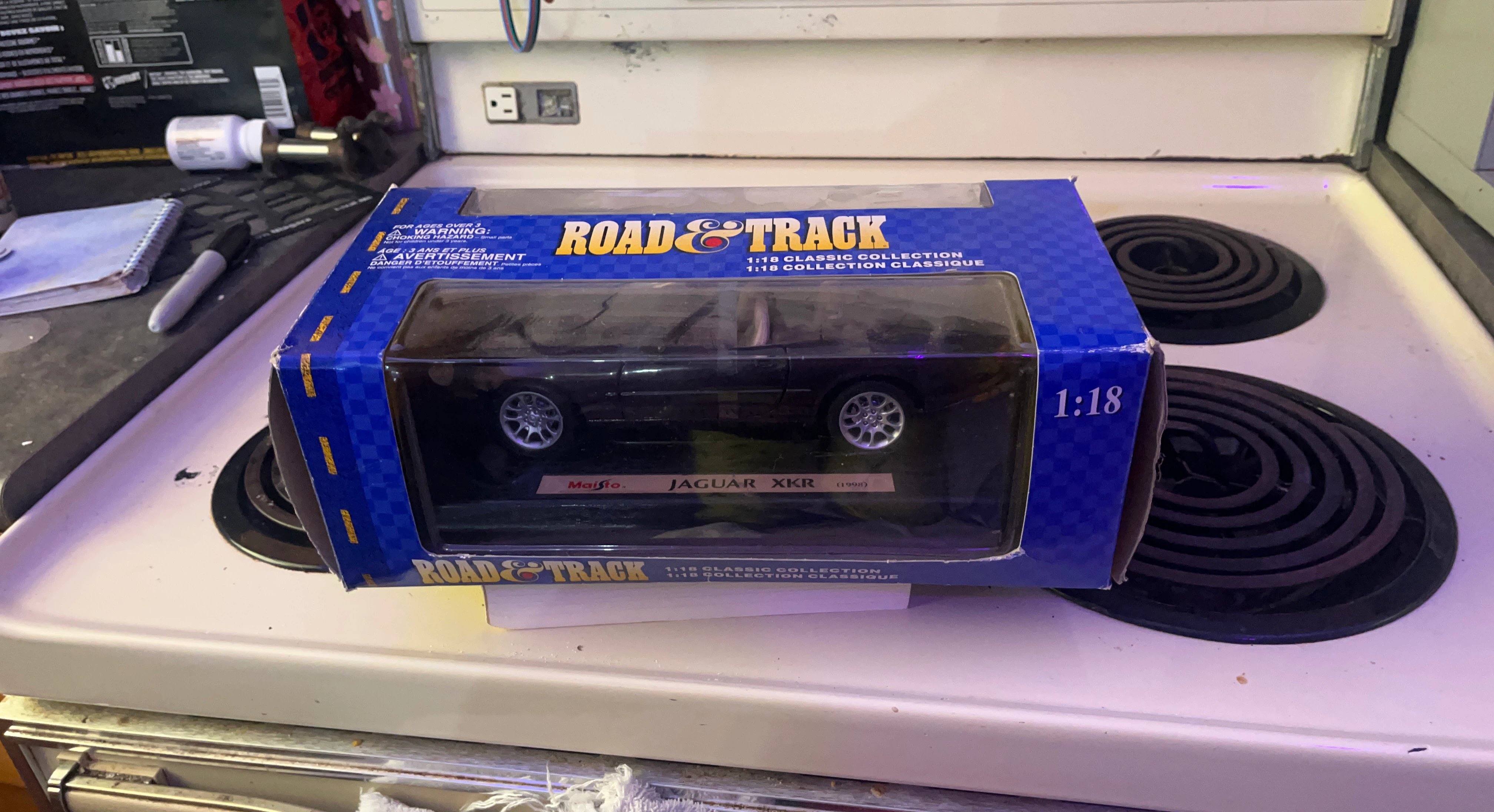 Maisto Road & Track 1:18 Jaguar XKR (1998) Diecast Car