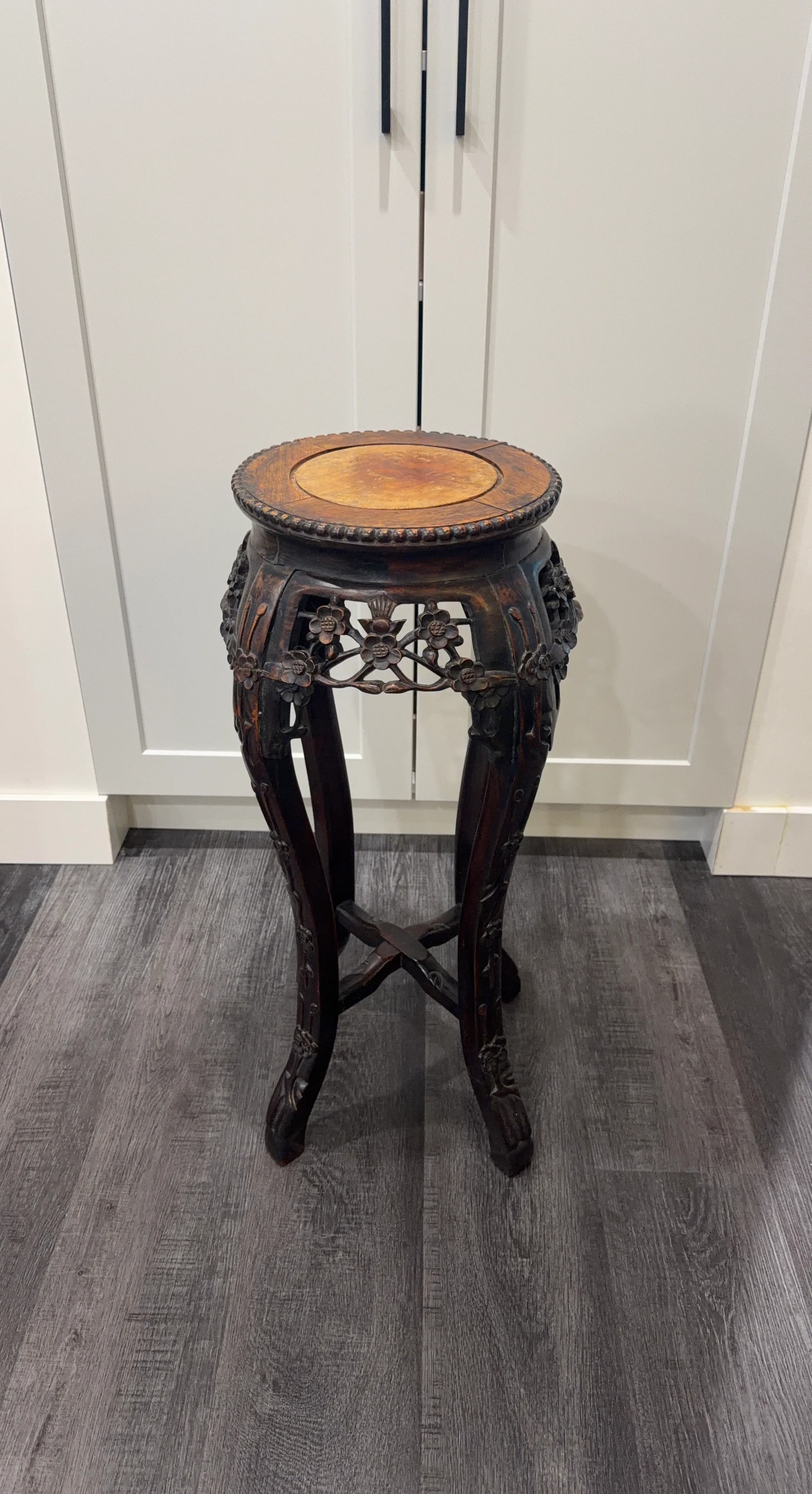Sold 🔴 100$ Antique Carved Wood Plant Stand