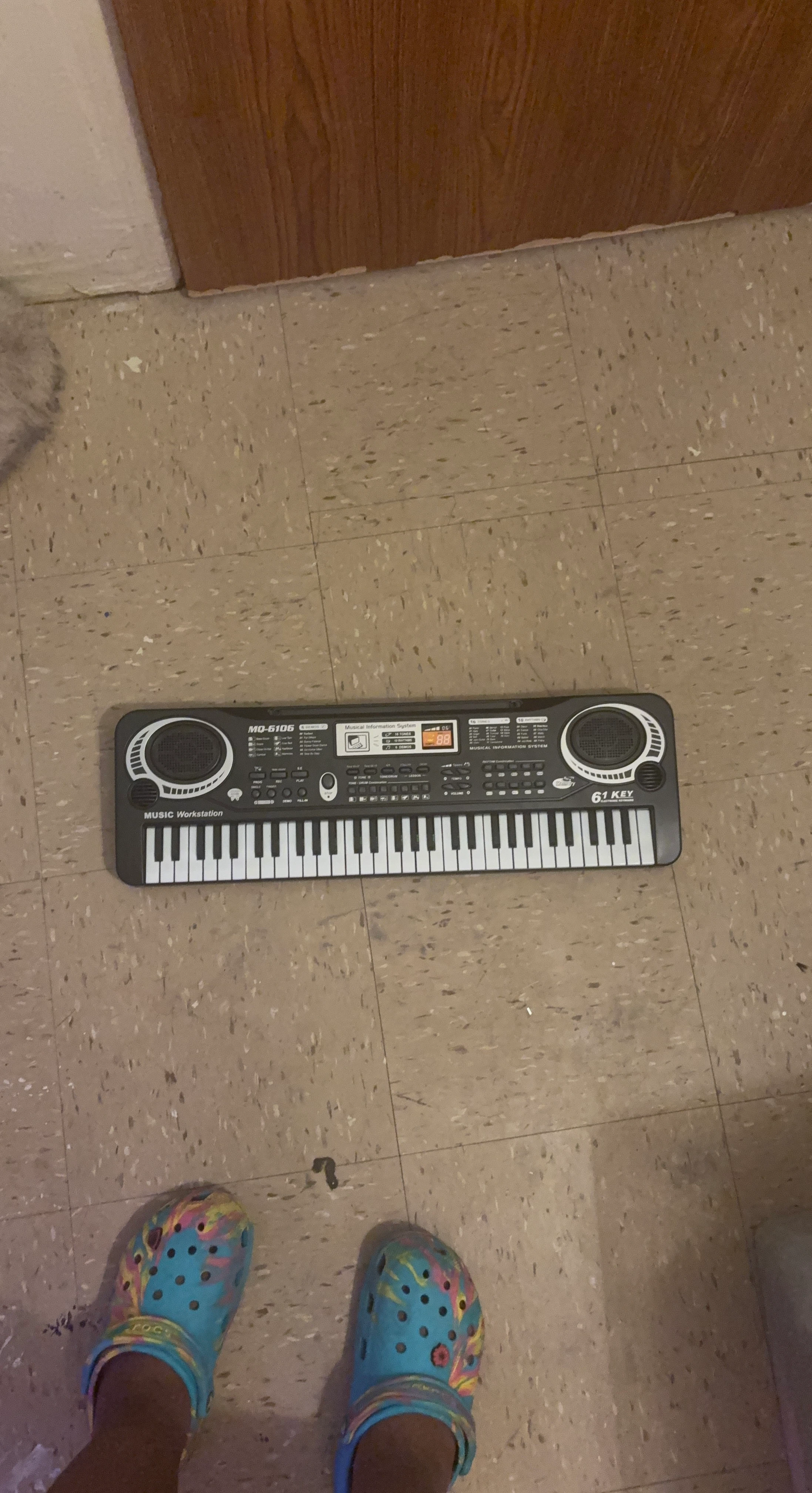 Music Workstation Keyboard MO-6106 61-Key