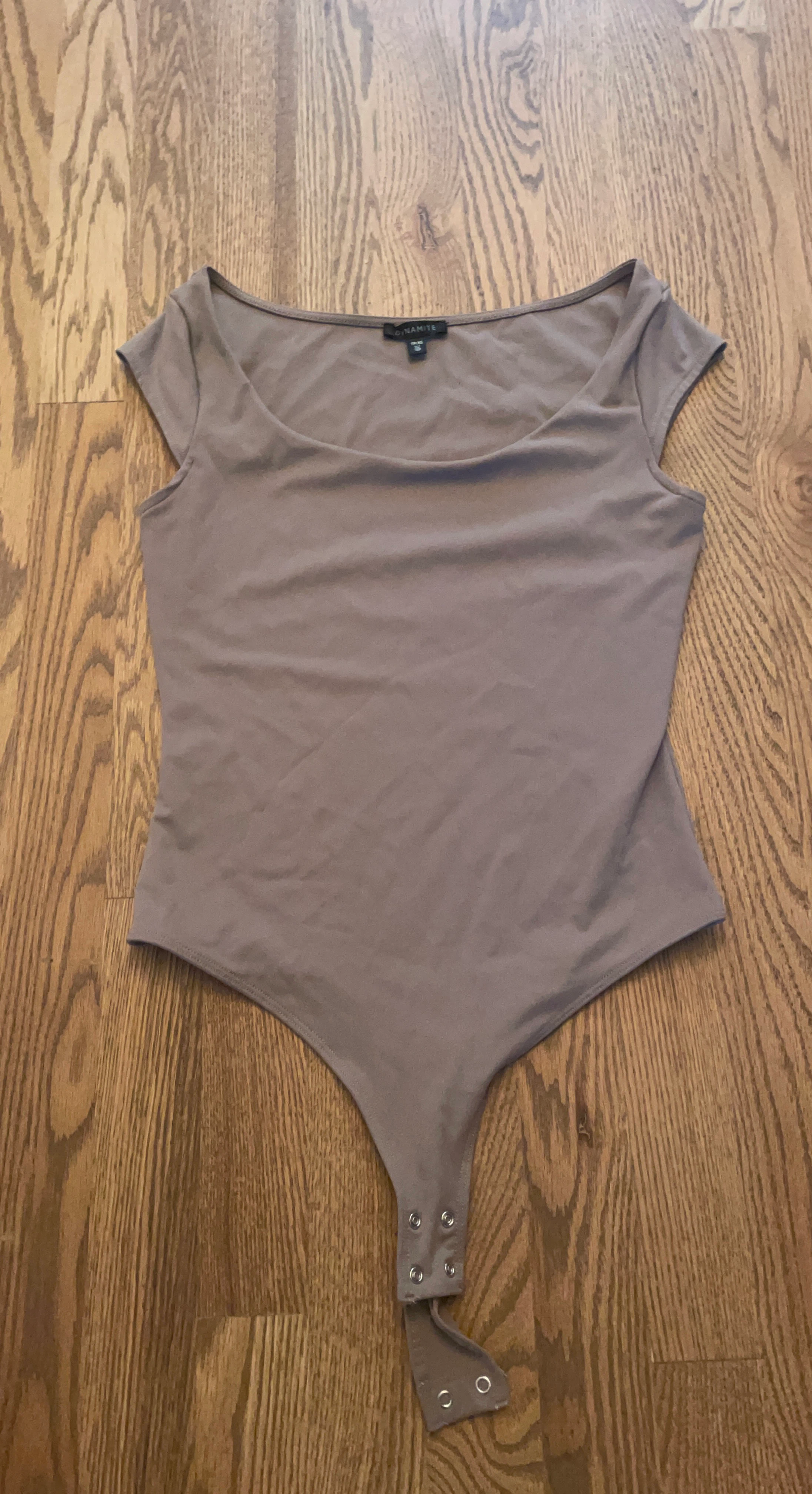 DYNAMITE  Beige cap sleeve Bodysuit
