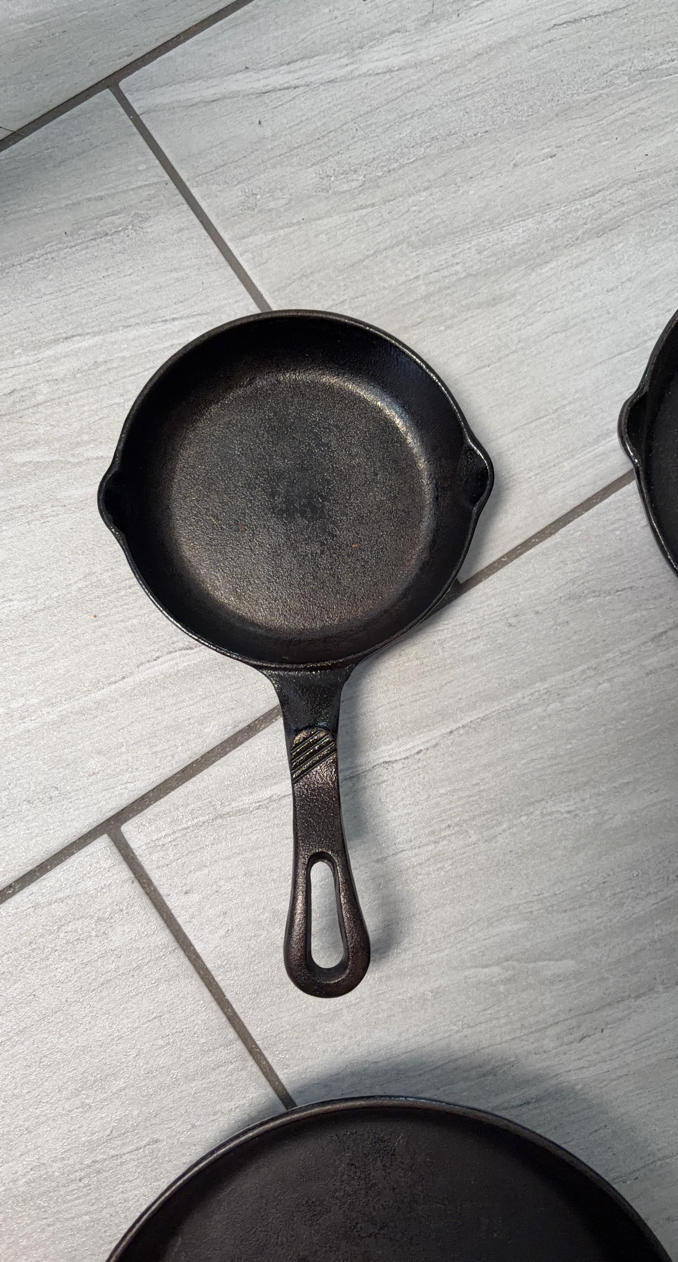 Keilen Ltd. Cast Iron Skillet