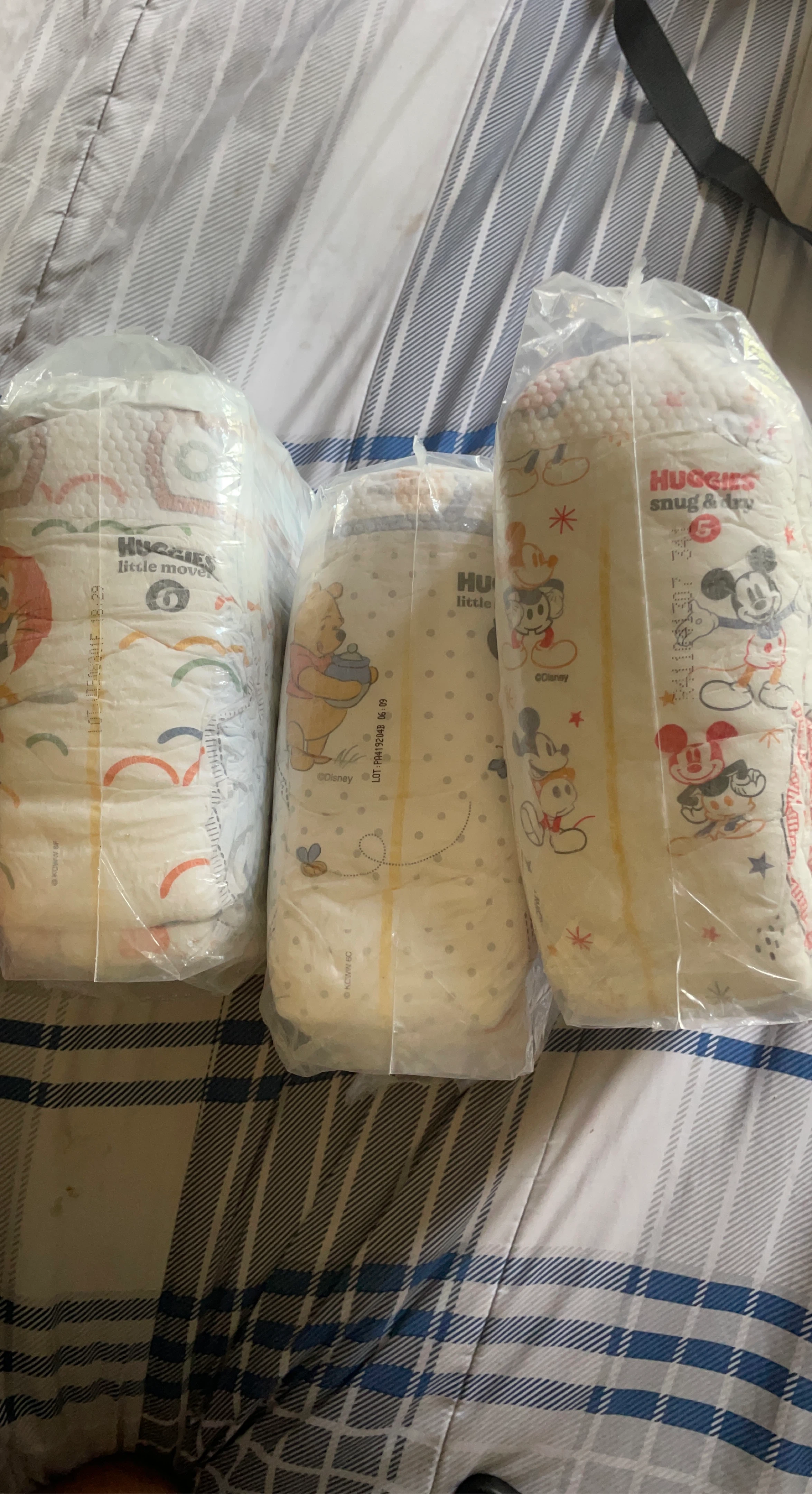 Huggies Little Movers & Snug & Dry Diapers Size 5