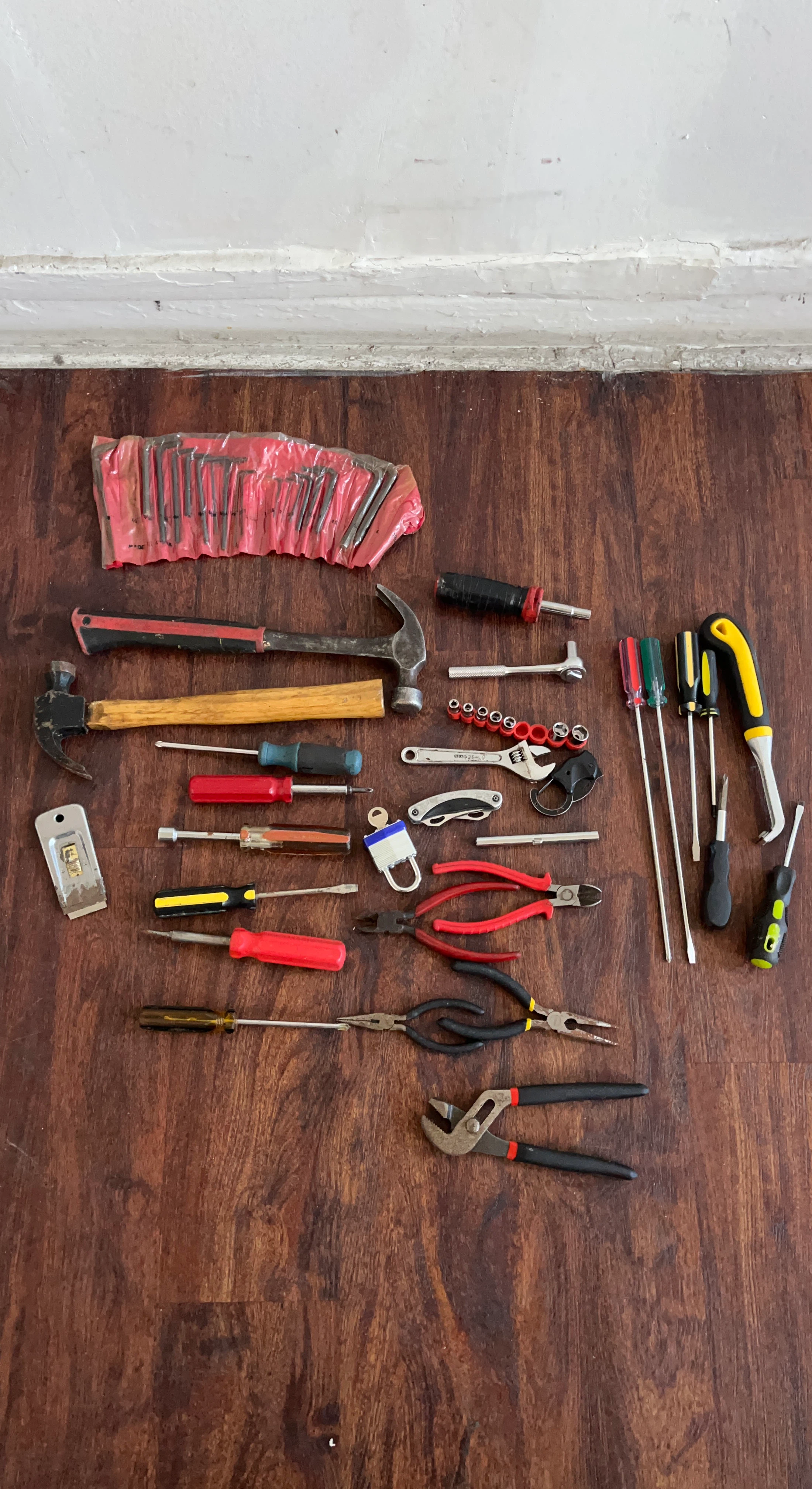 Assorted Hand Tools Set