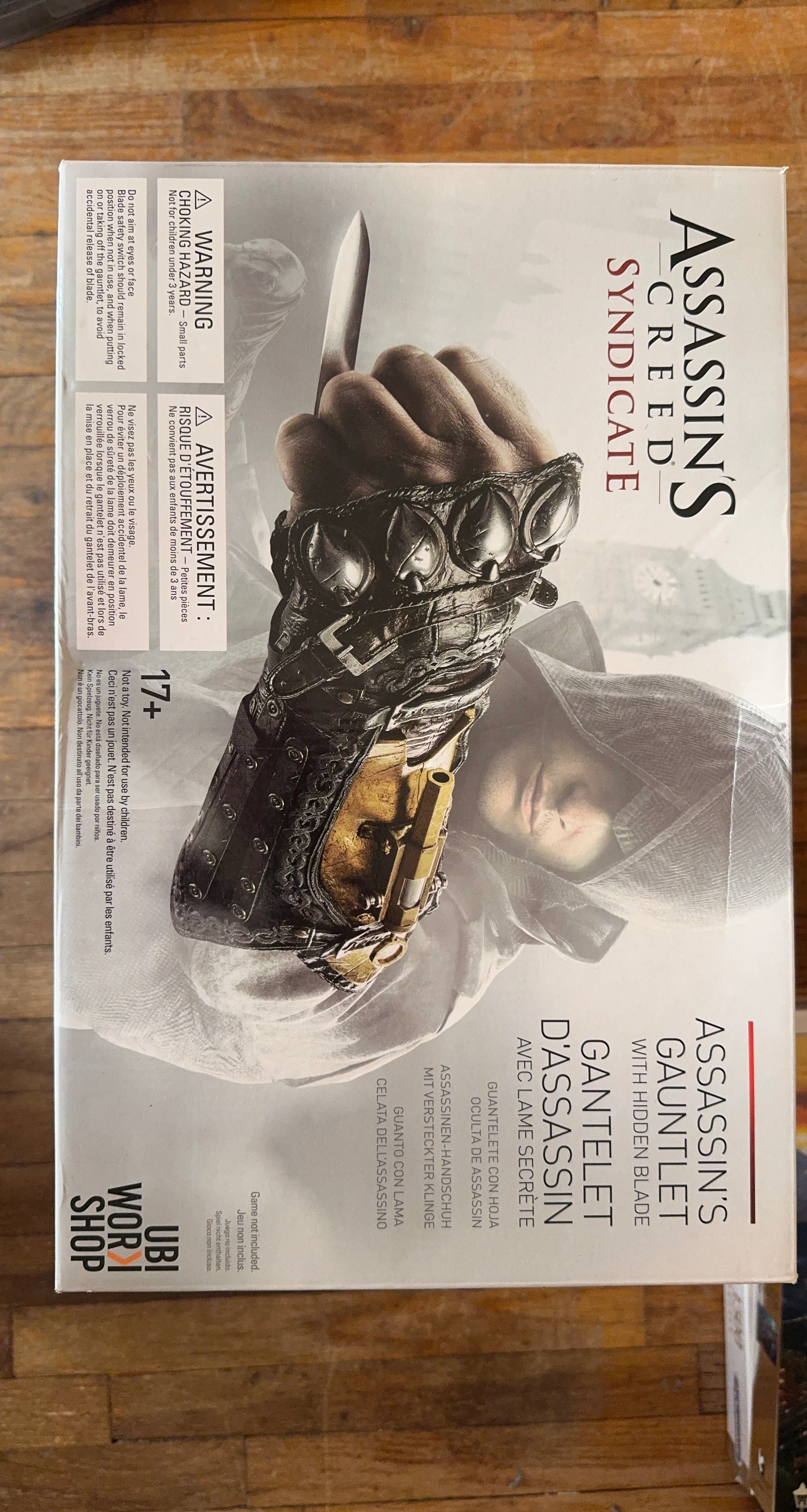 Assassin's Creed Syndicate Gauntlet with Hidden Blade