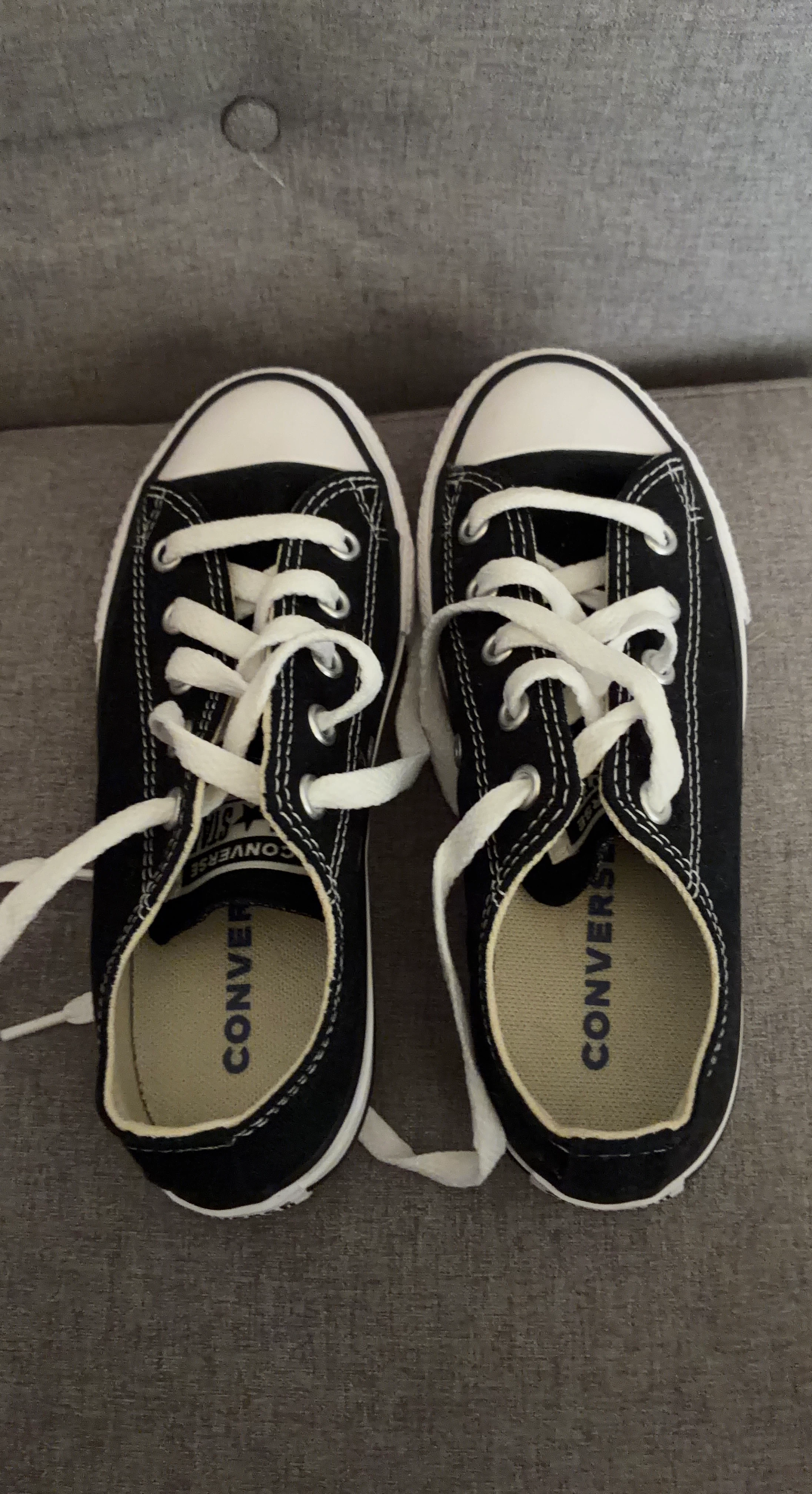 Never worn- Size 1- Converse Chuck Taylor All Star - Black