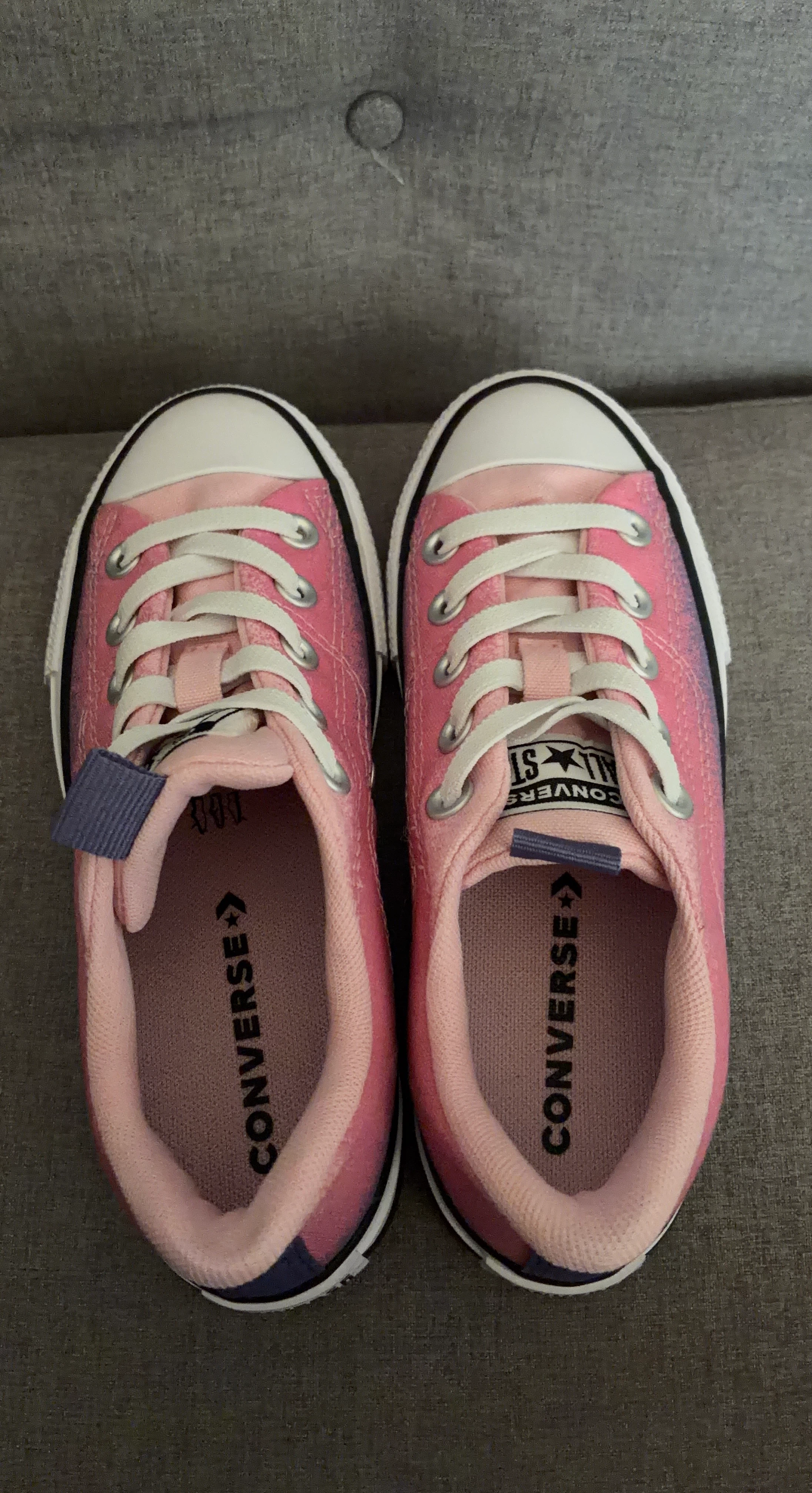 Never worn - Size 1- Pink Converse All Star Sneakers