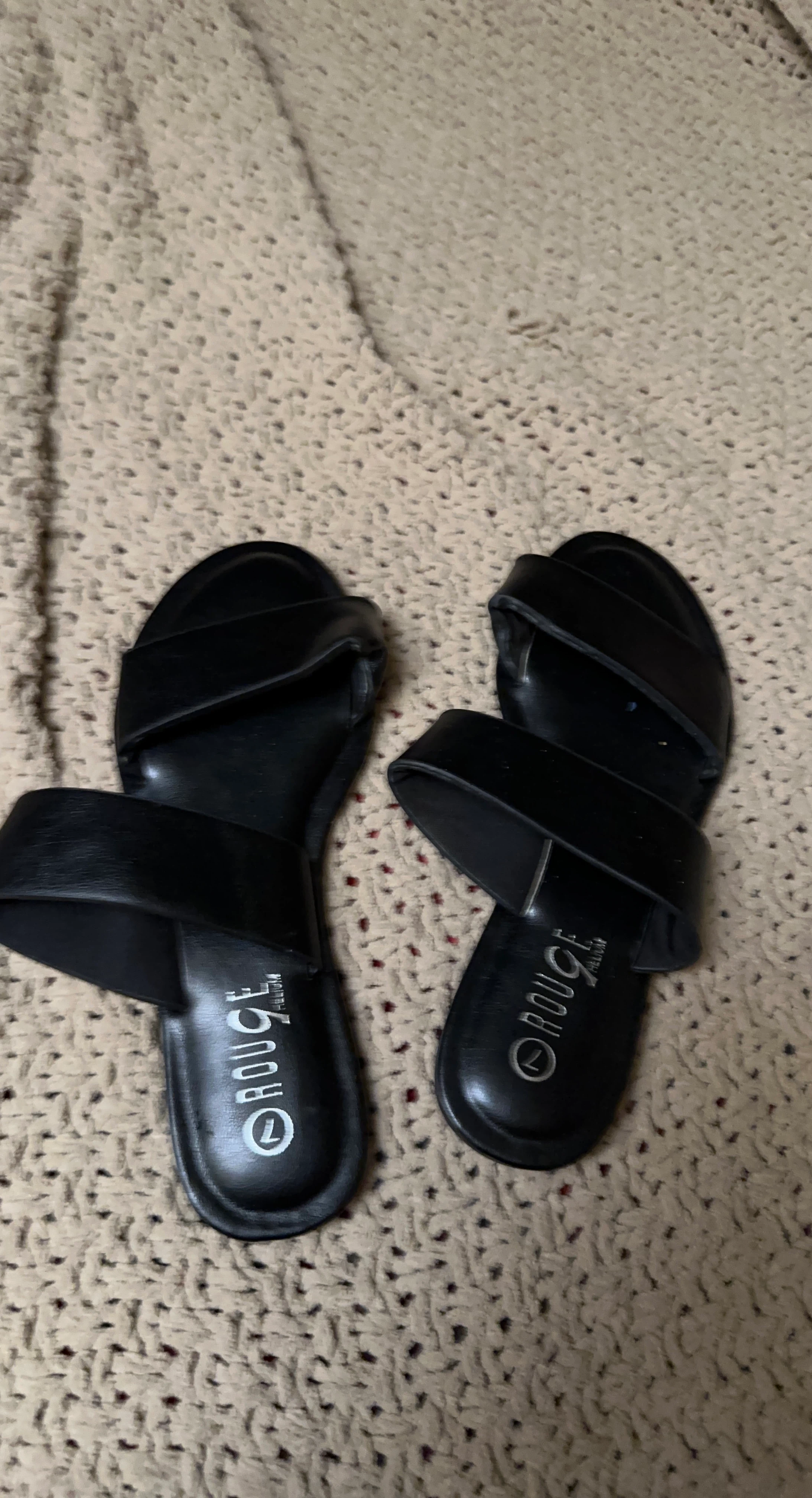 Rouge Heels Black Sandals Size 7