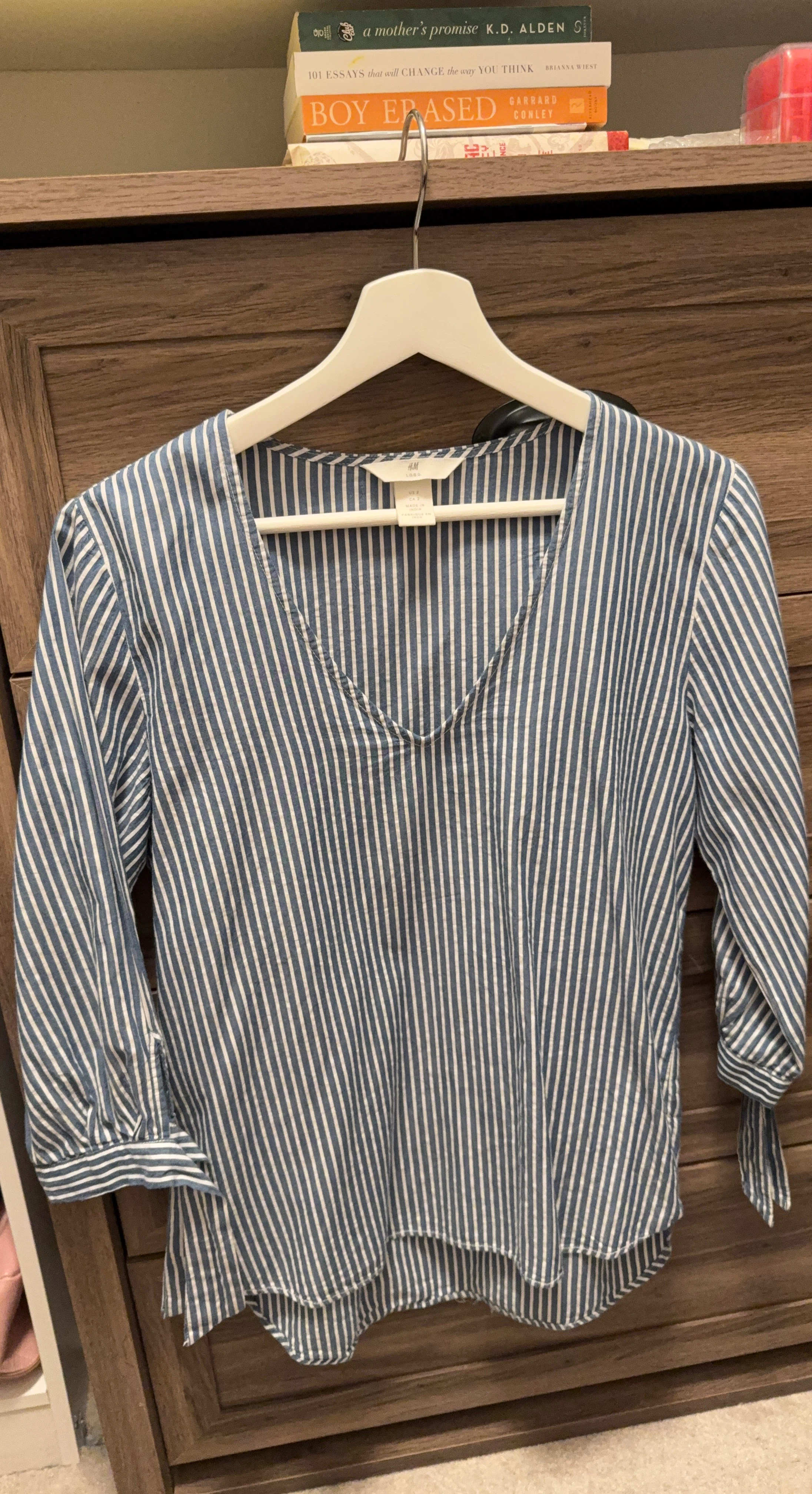 H&M Striped Blue and White V-Neck Top - Size US 2