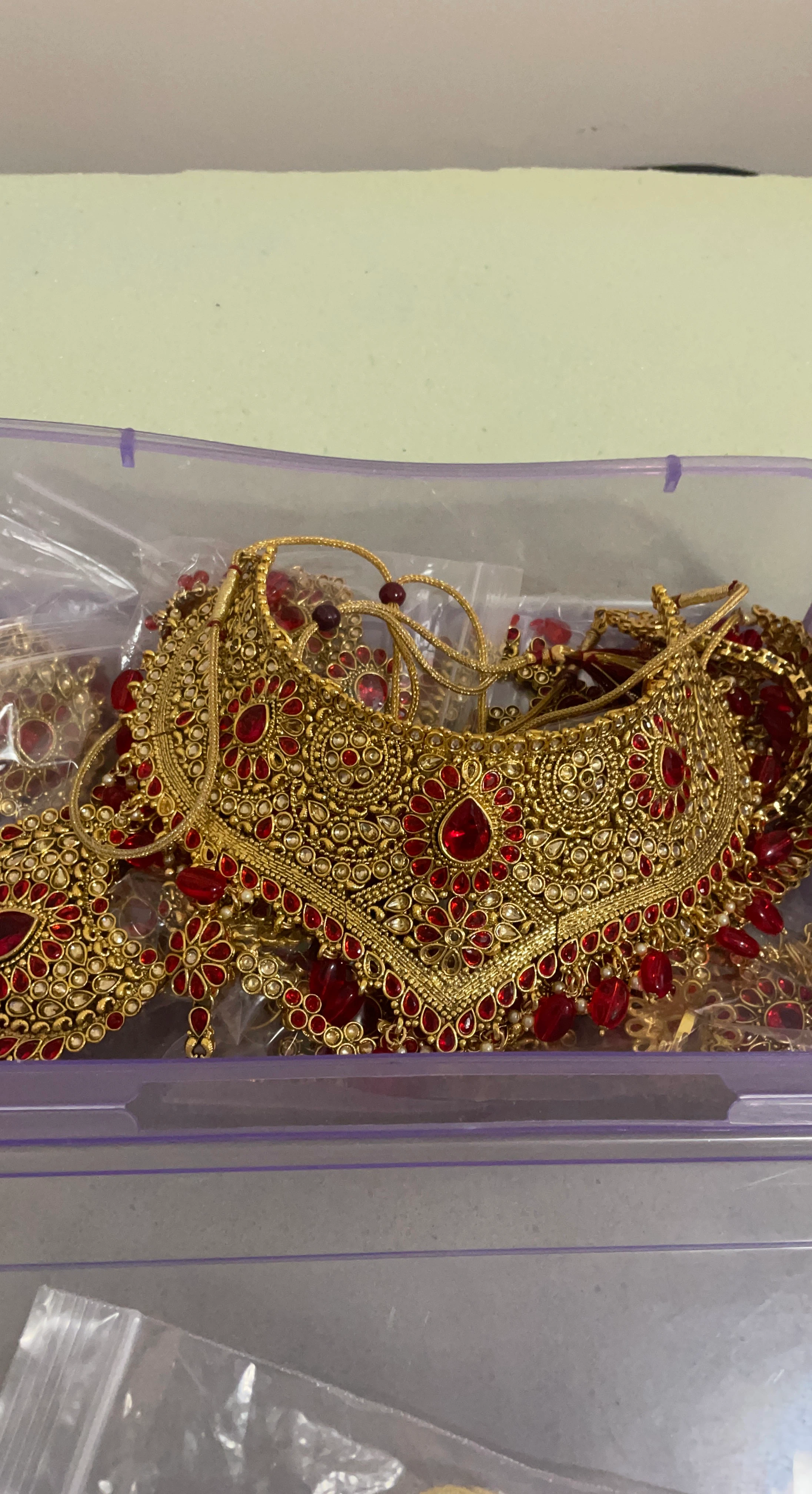 Gold-coloured necklace set with red stones