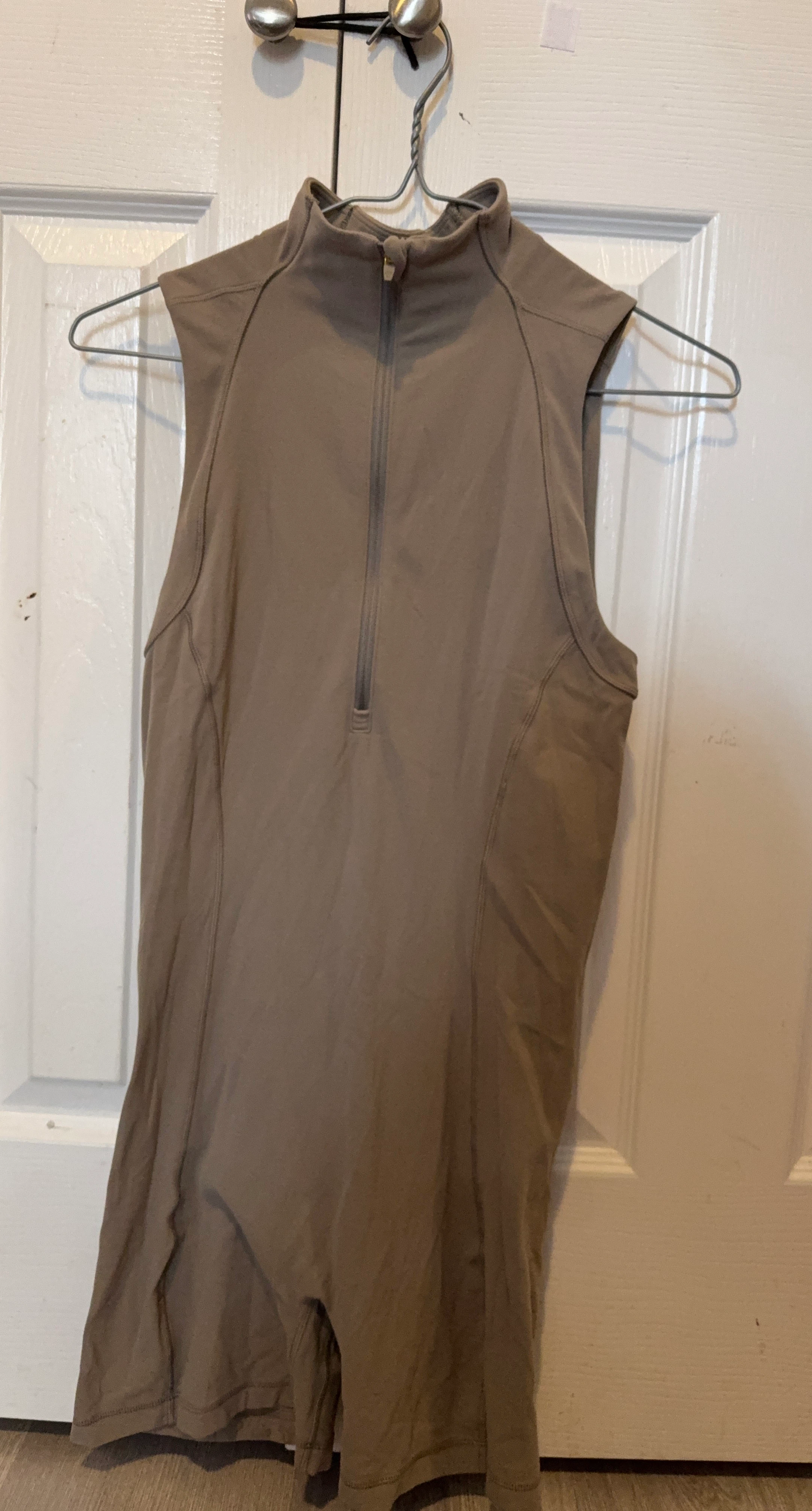GOLDEN ARITZIA Sleeveless Mock Neck Romper Size M
