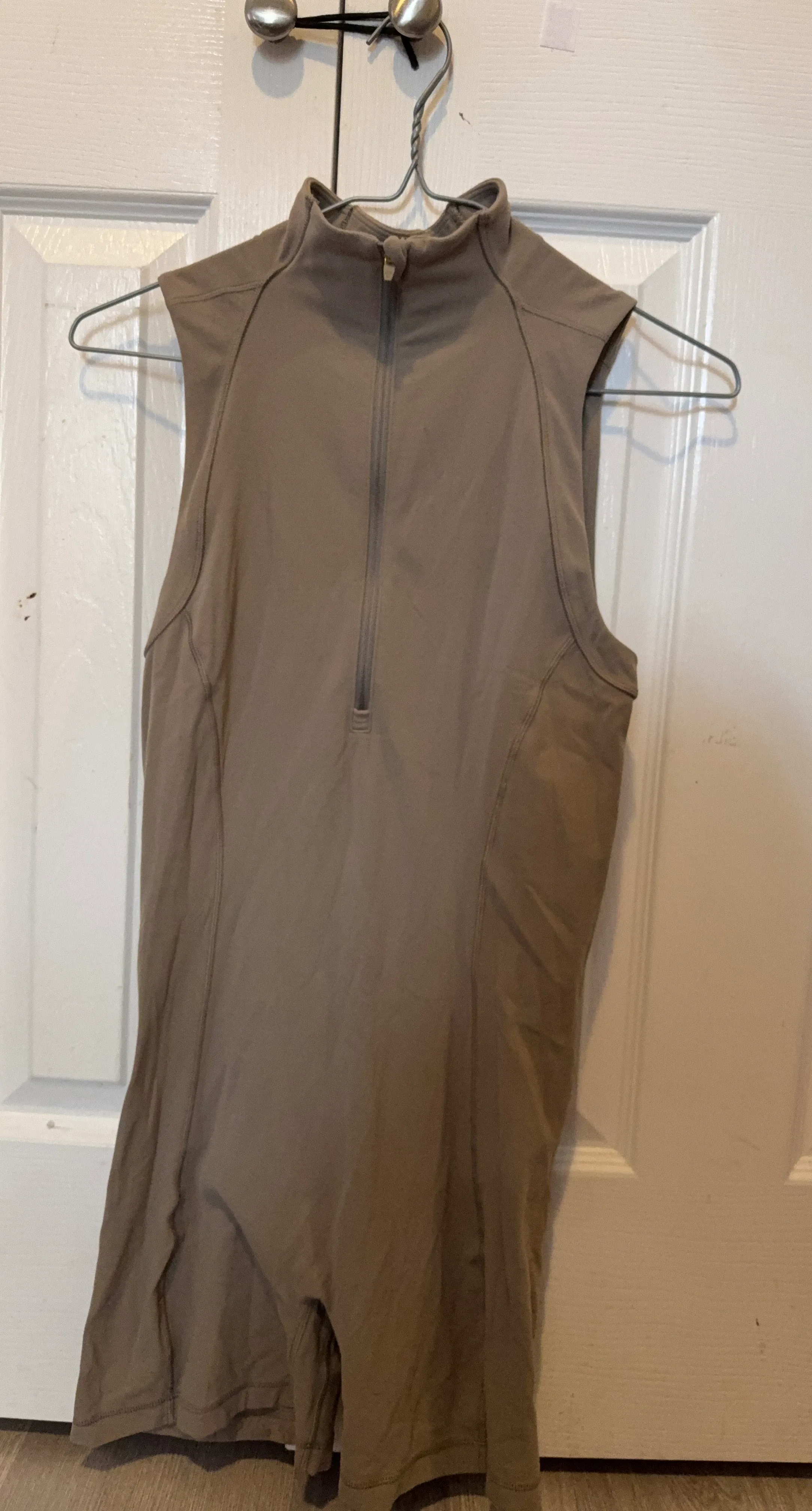 GOLDEN ARITZIA Sleeveless Mock Neck Romper Size M