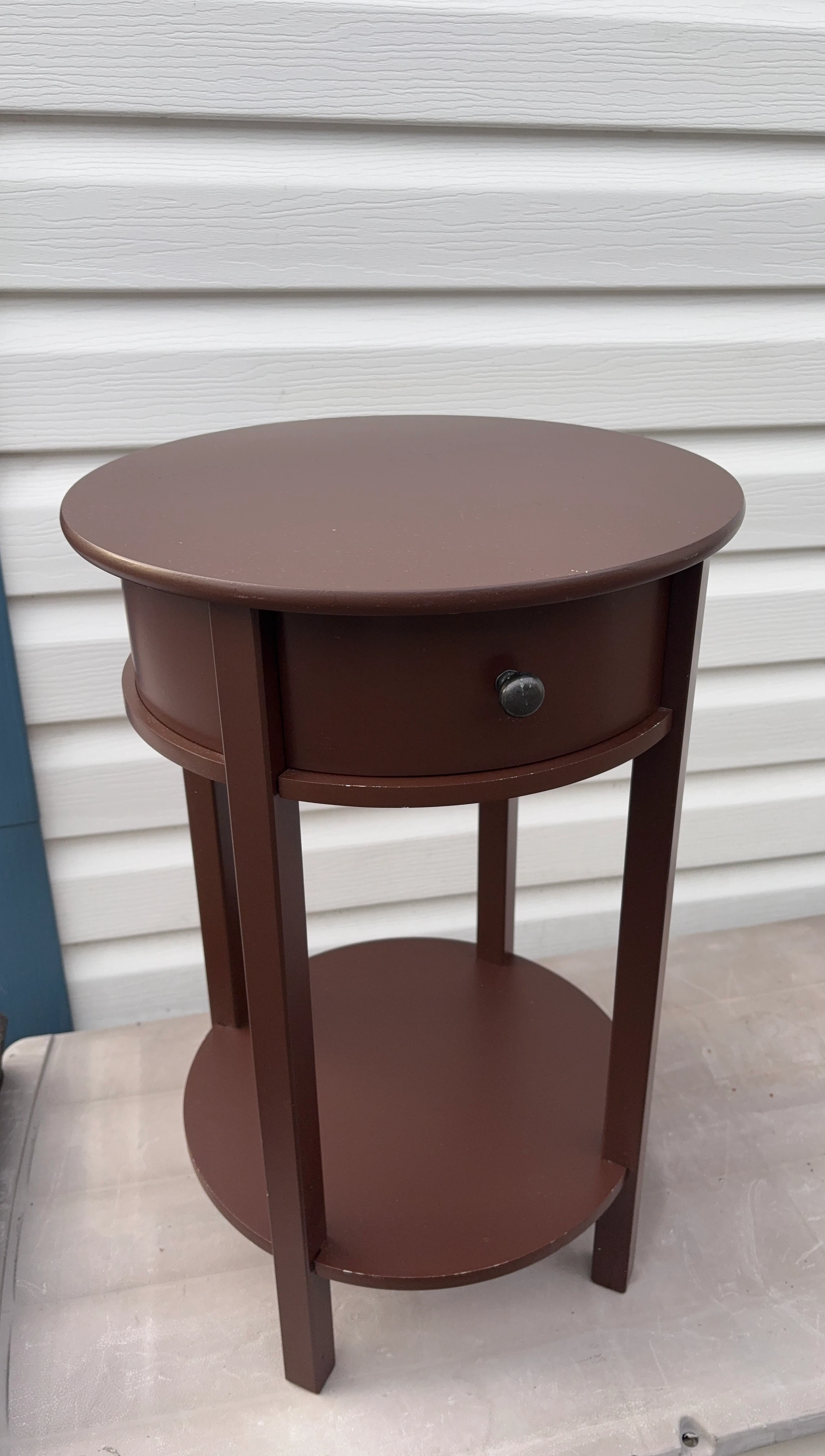 Round End Table with Drawer