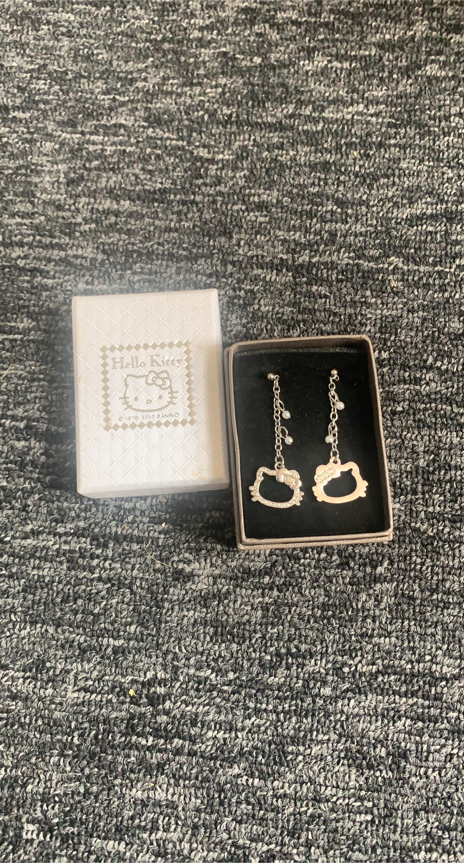 Hello Kitty Dangle Earrings