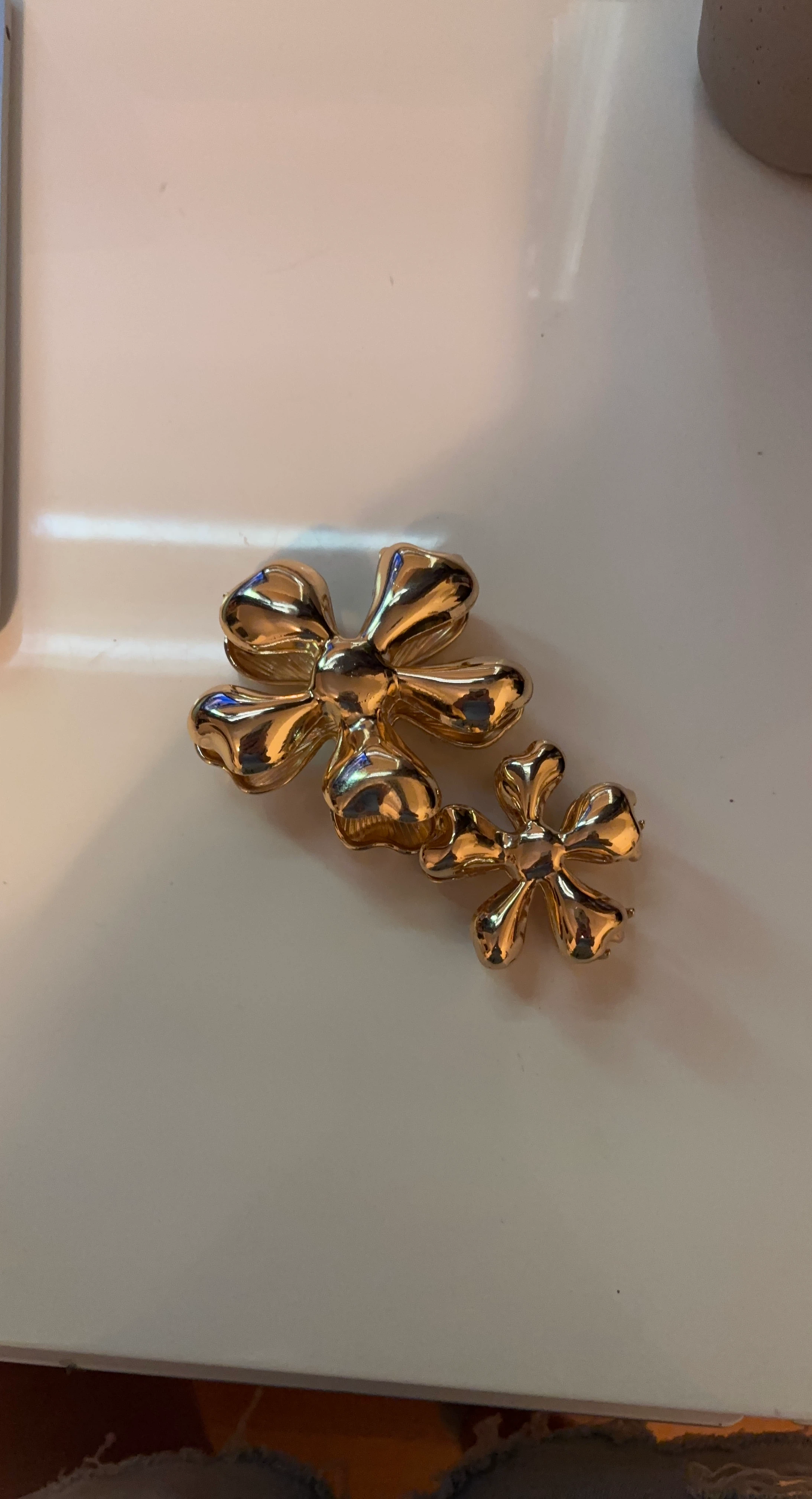 Gold flower Claw Clips