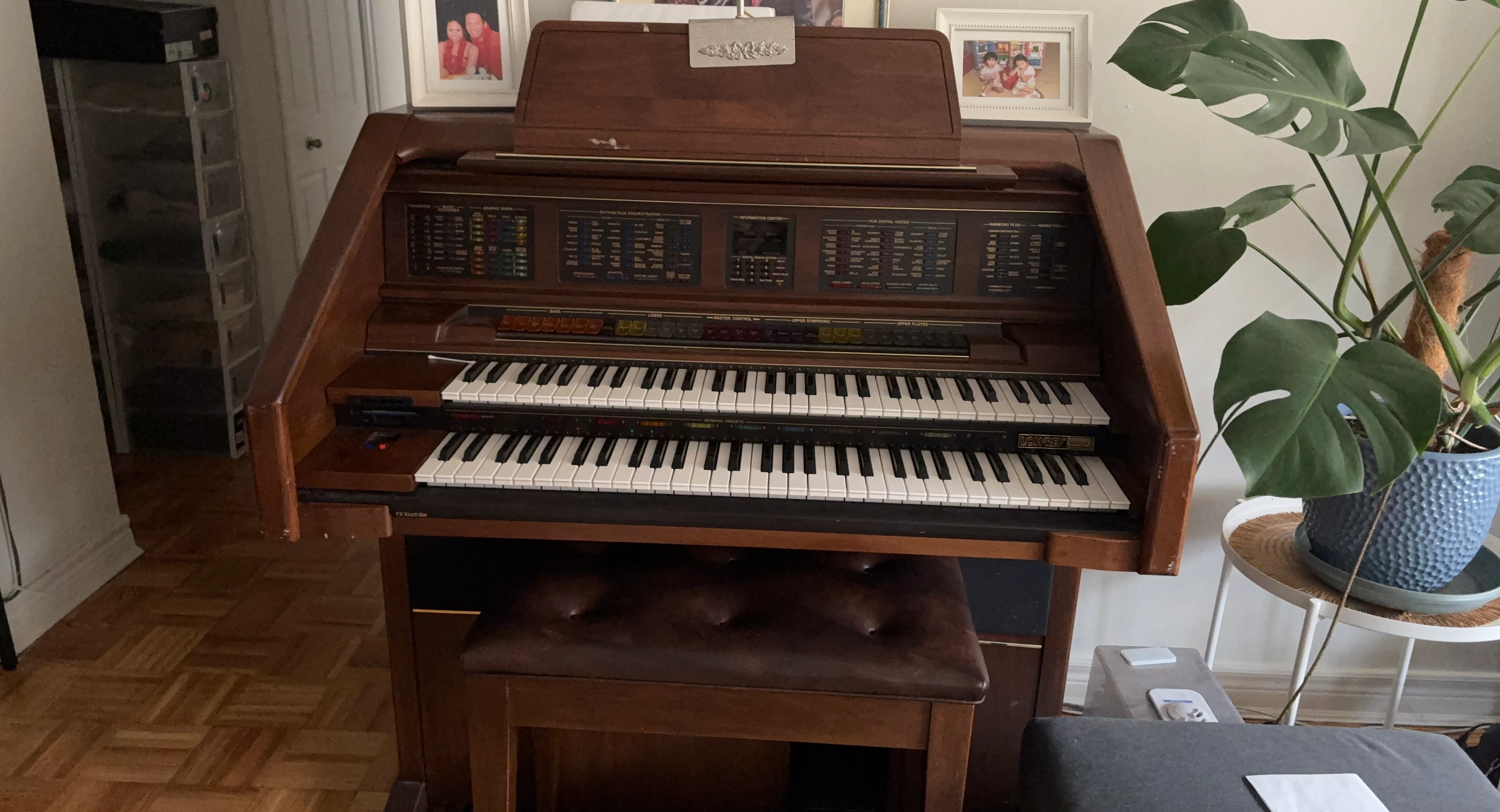 Lowrey EZ Touch Home Organ