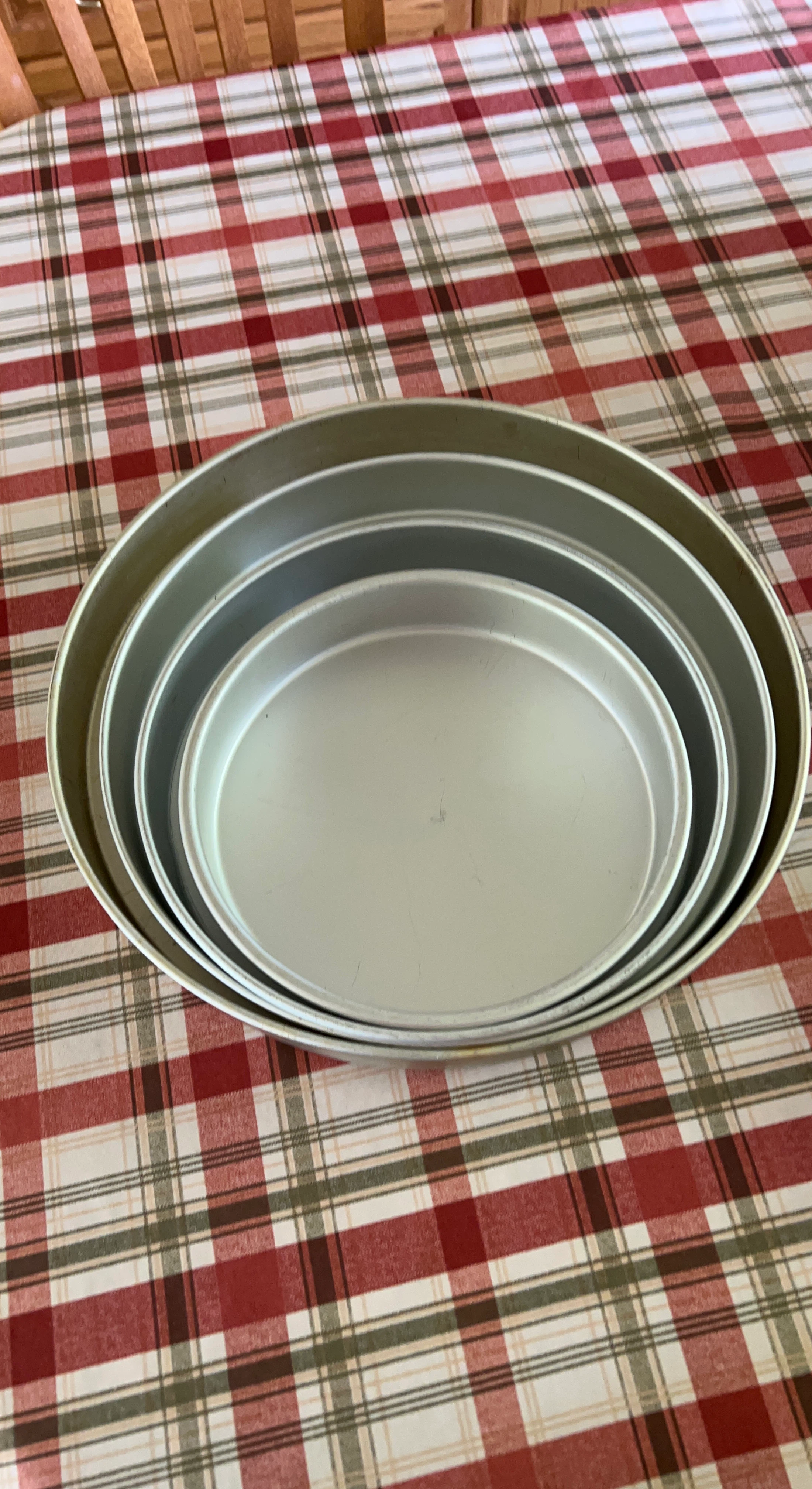 Set of 4 Round Cake Pans 10, 12, 14 and 16 inch