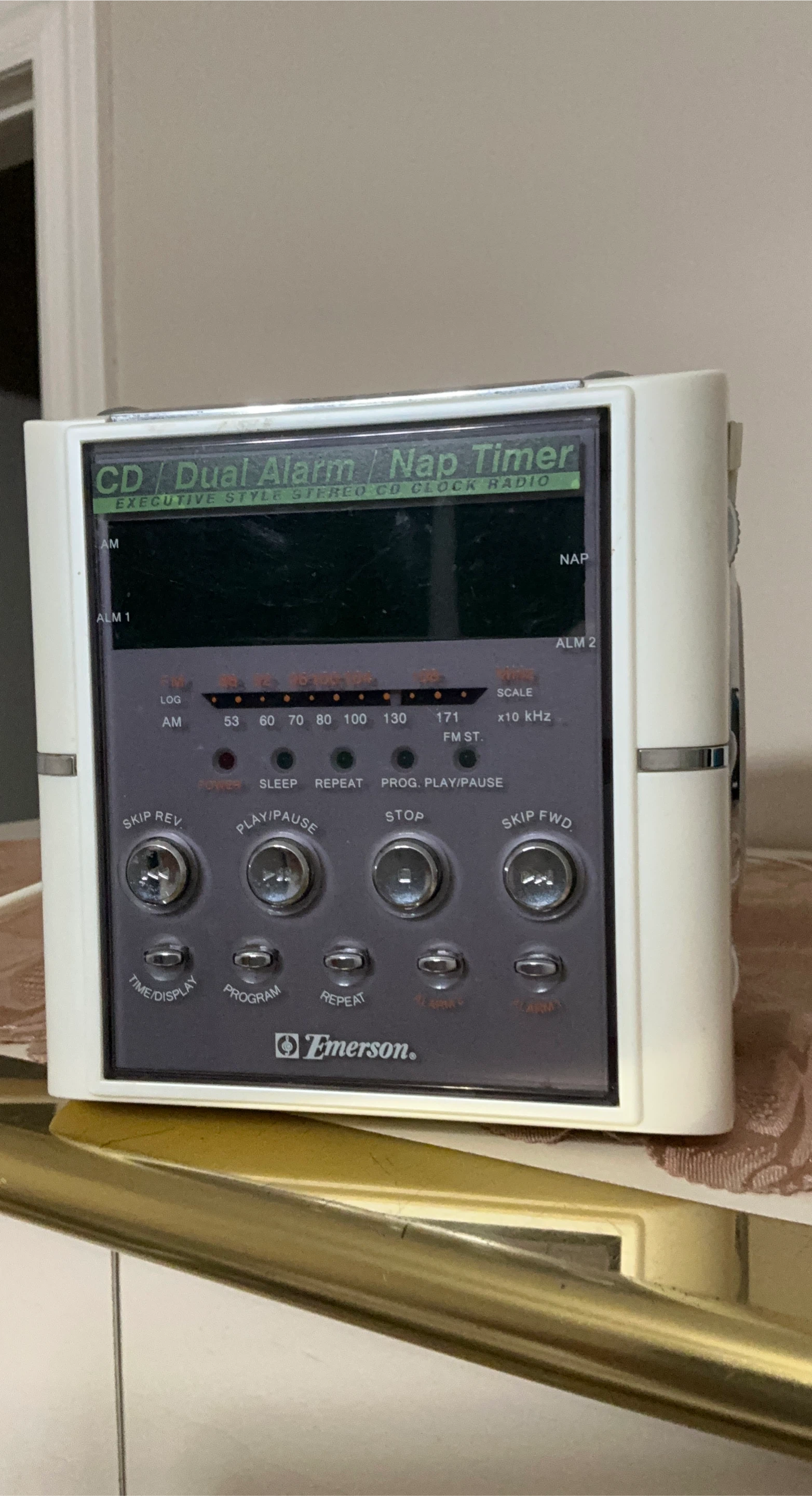 Emerson CD Dual Alarm Clock Radio CKD3830C