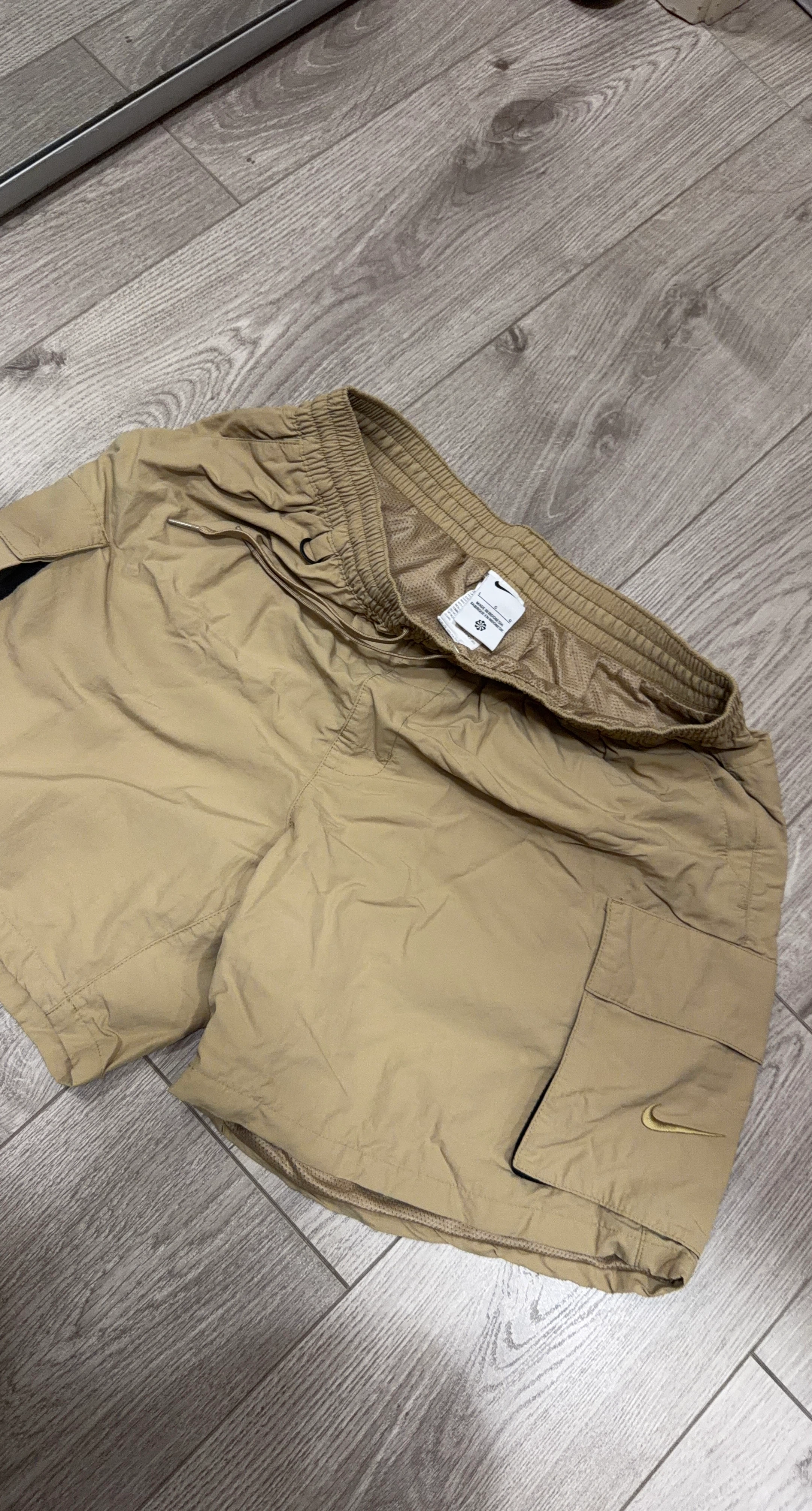 Nike Cargo Shorts - Tan - Size L