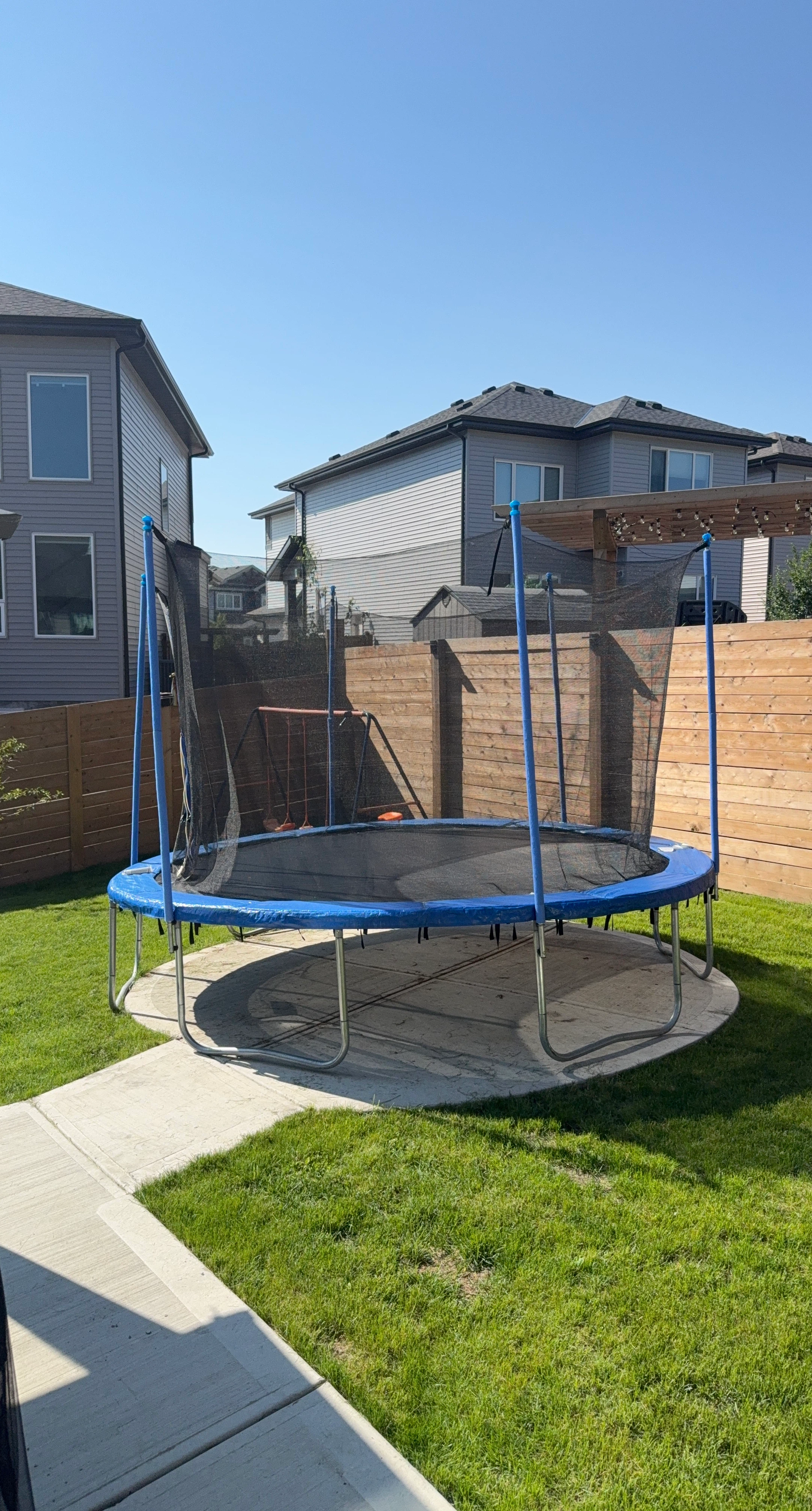 Blue Backyard Trampoline with Safety Net