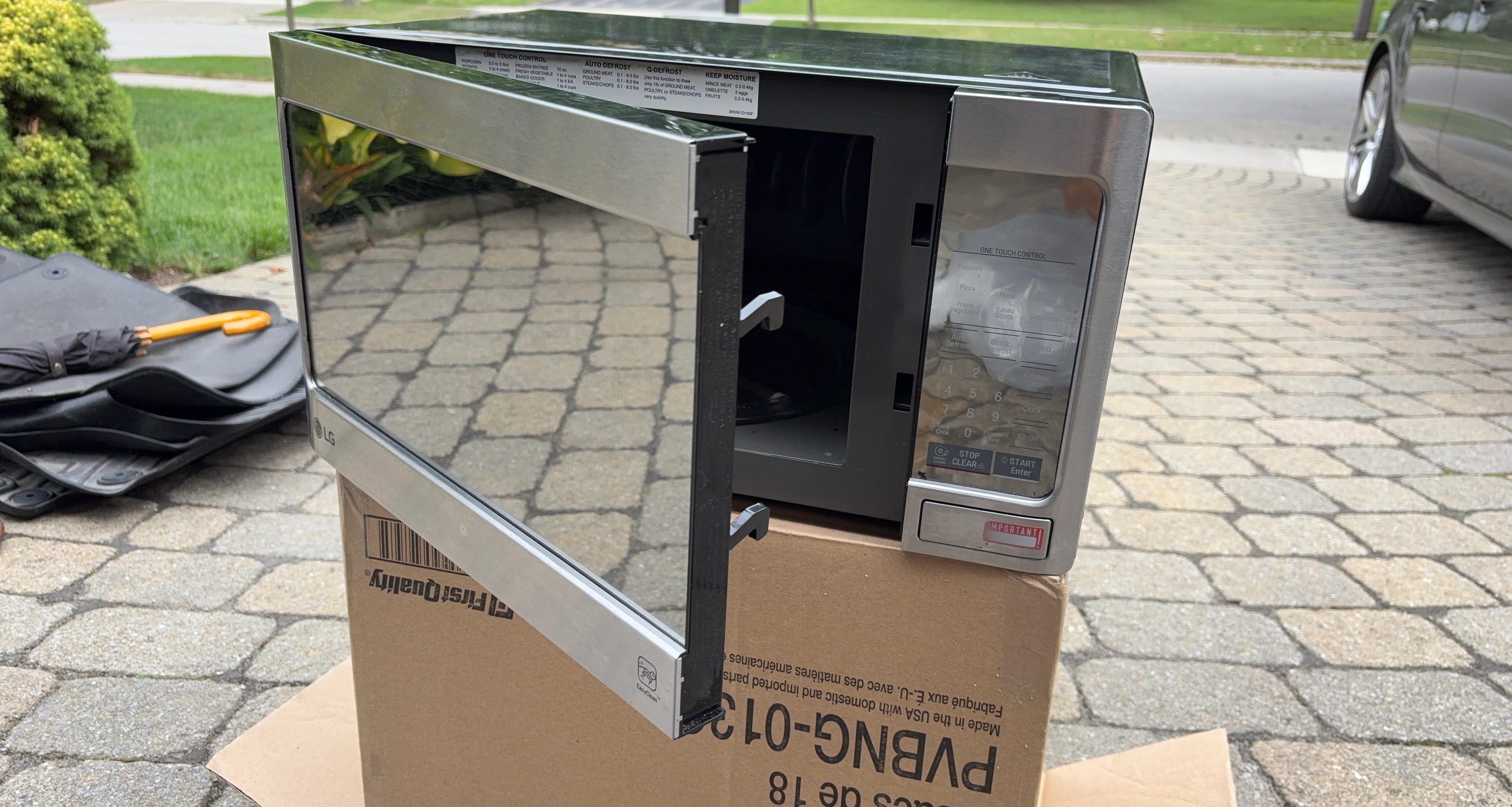 LG Microwave - photo 2