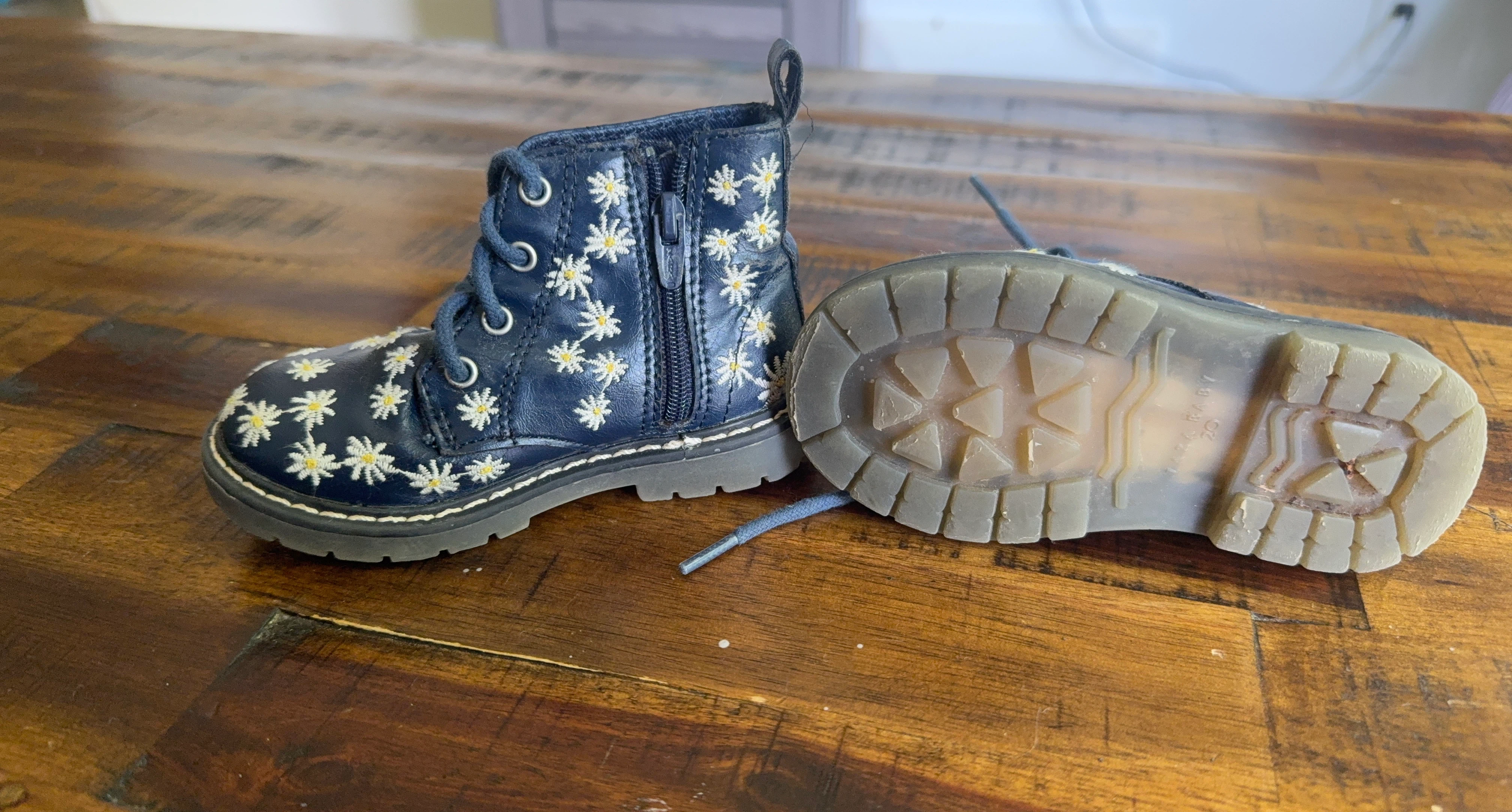 Zara Baby Daisy Boots size: EU 20