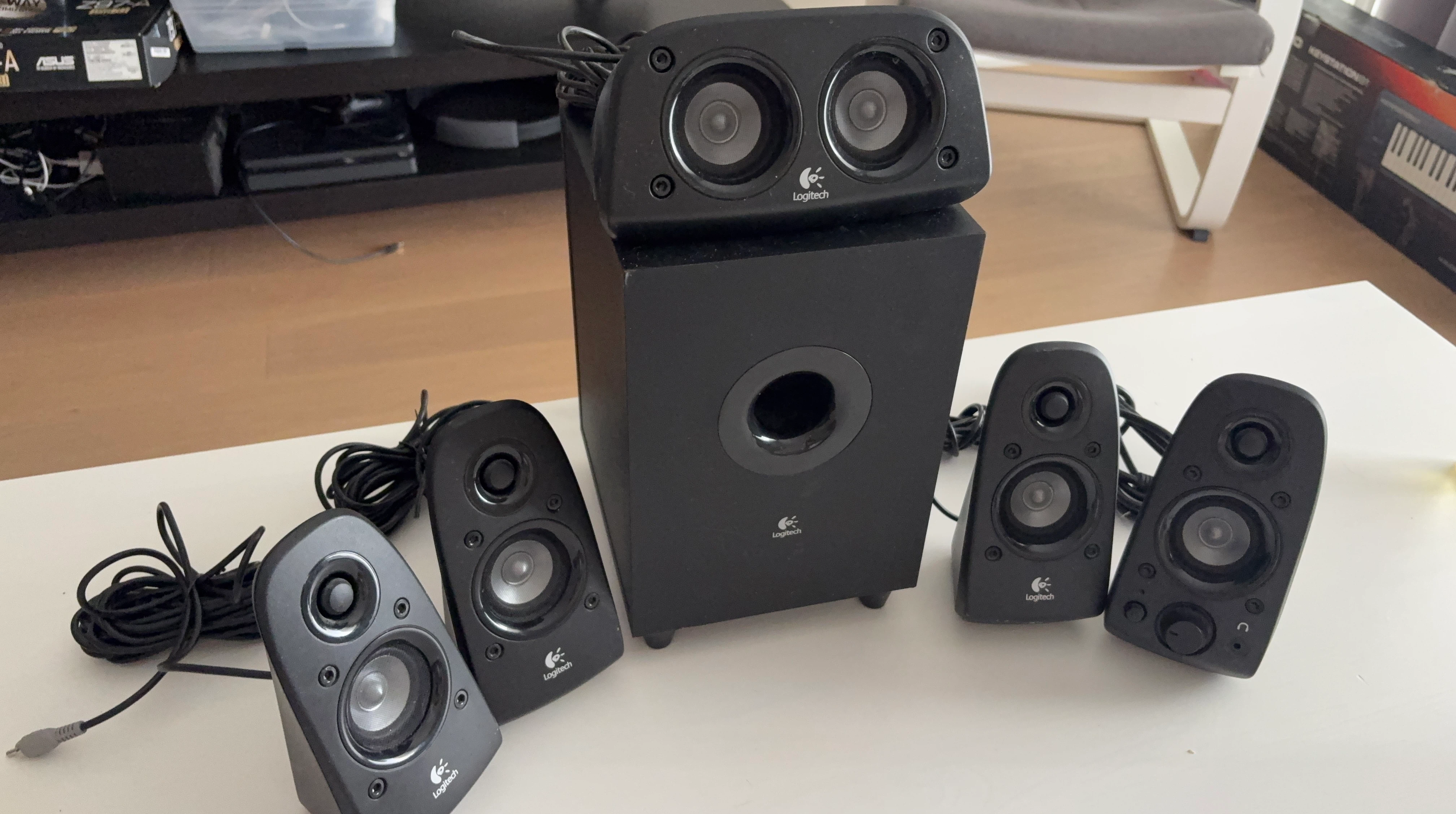 Logitech 2.1 Speaker System