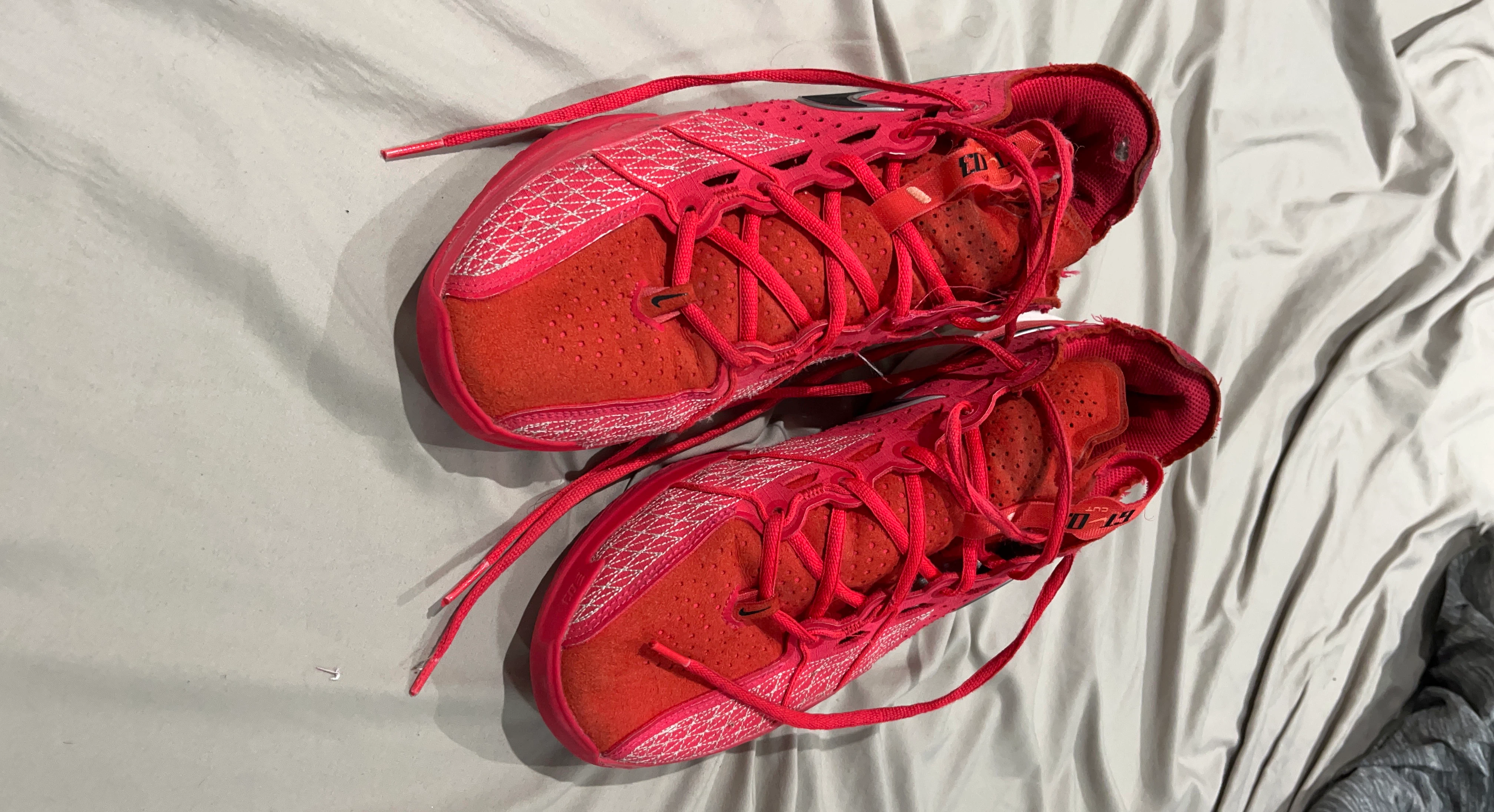 GT cuts basketball shoes