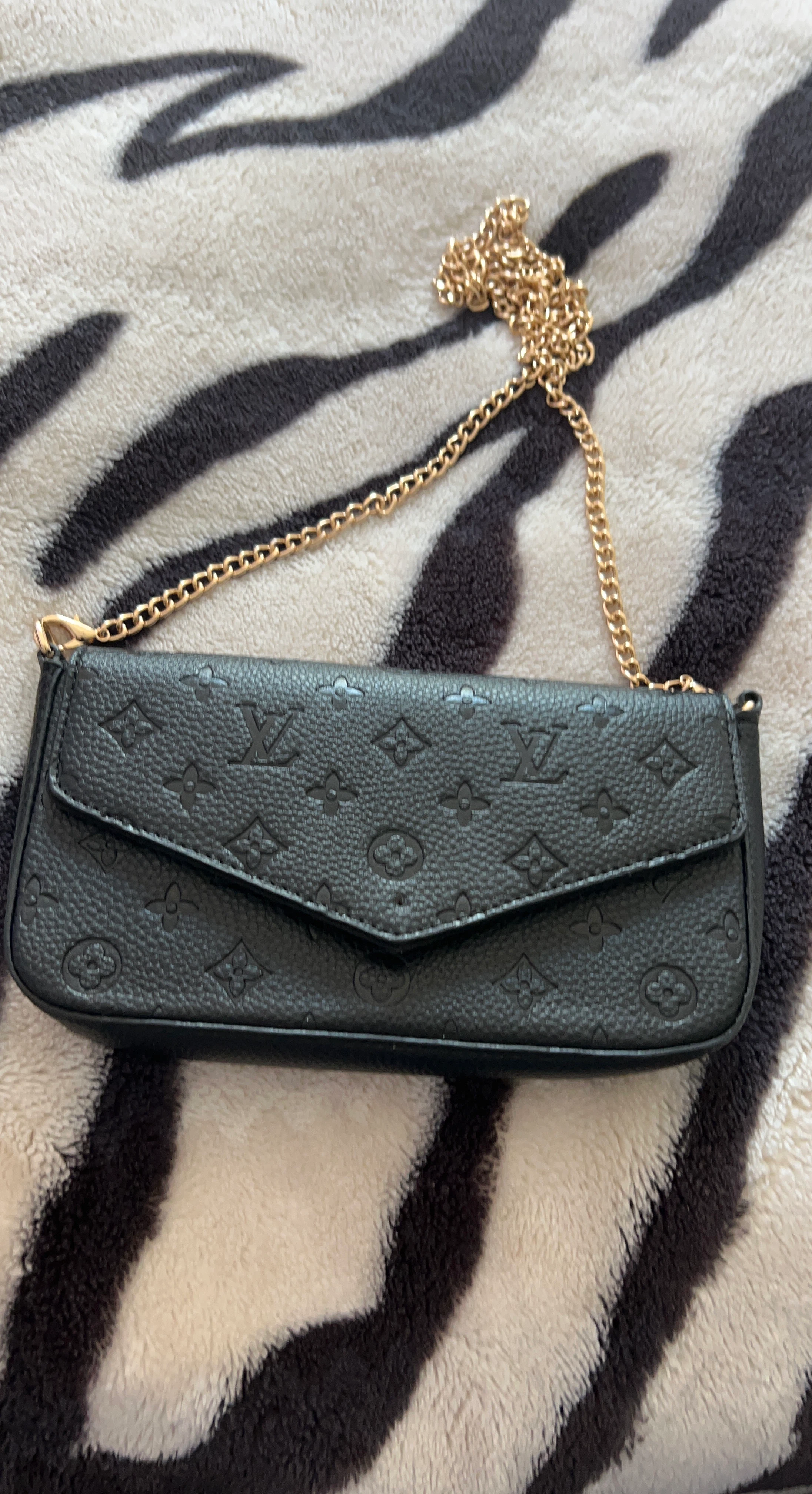 Shoulder Bag with Gold Chain