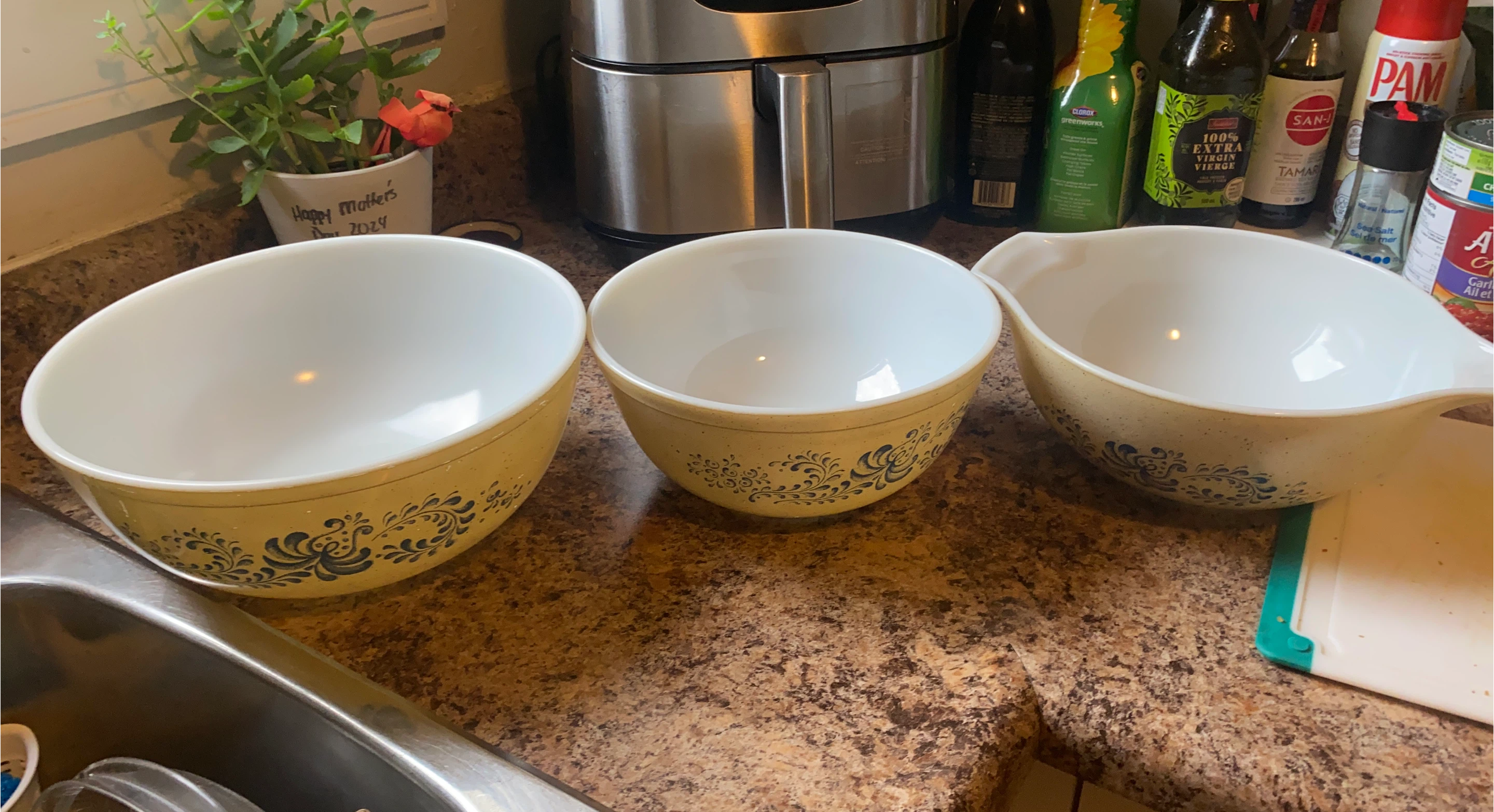 Pyrex Mixing Bowls Set (3)