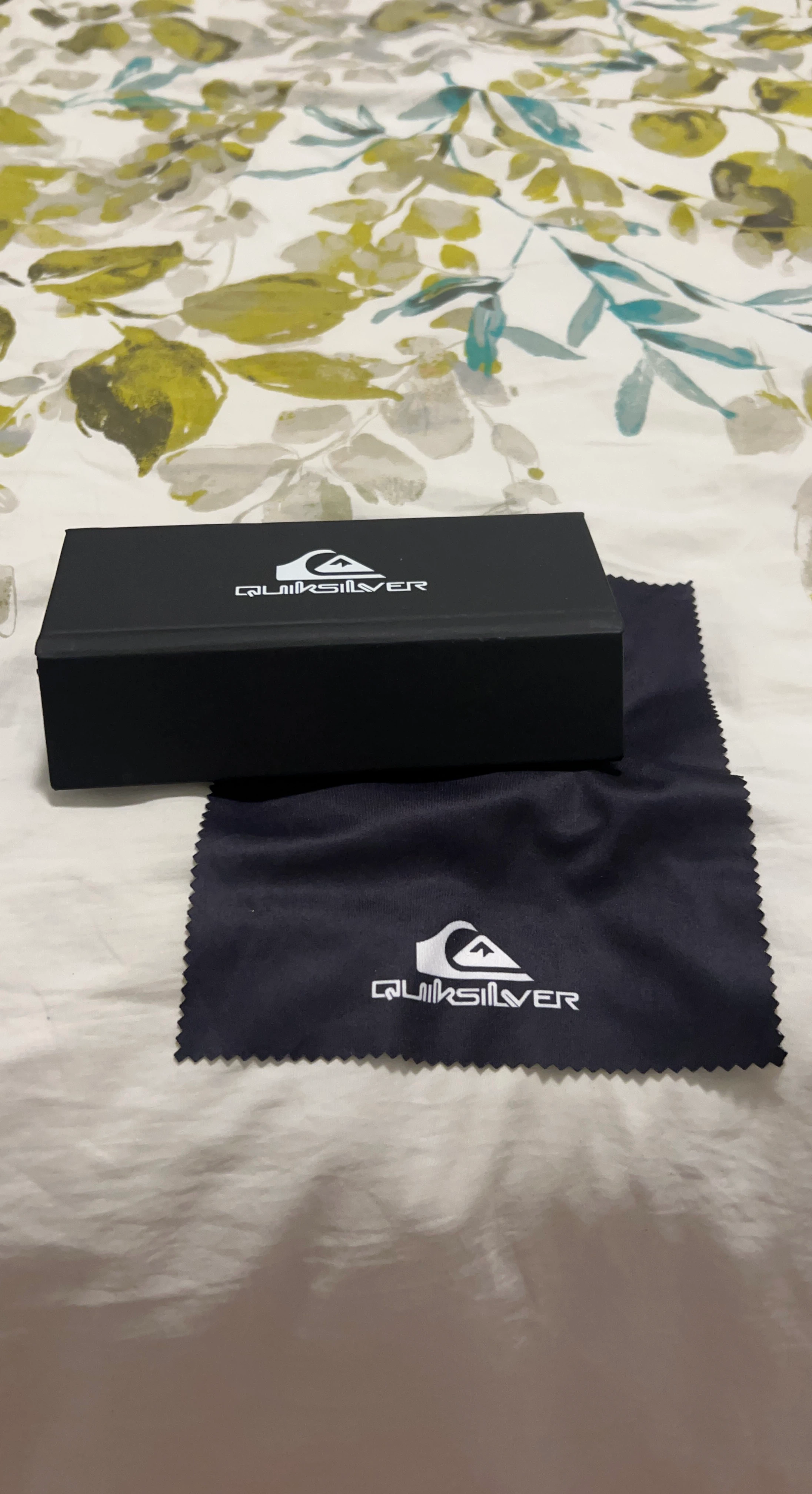 Quiksilver Sunglasses Case with Cleaning Cloth