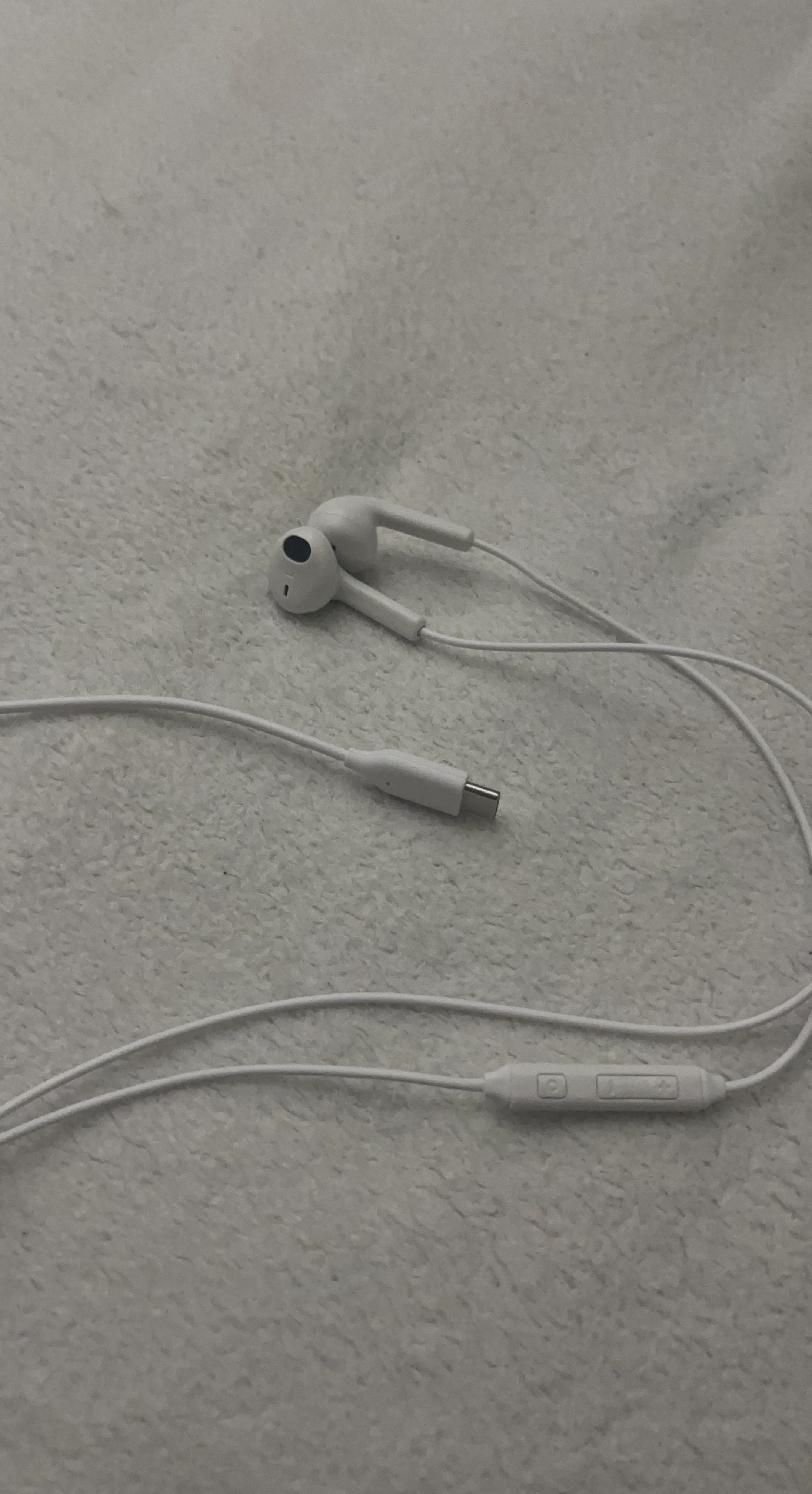 White USB-C Earphones with In-line Controls