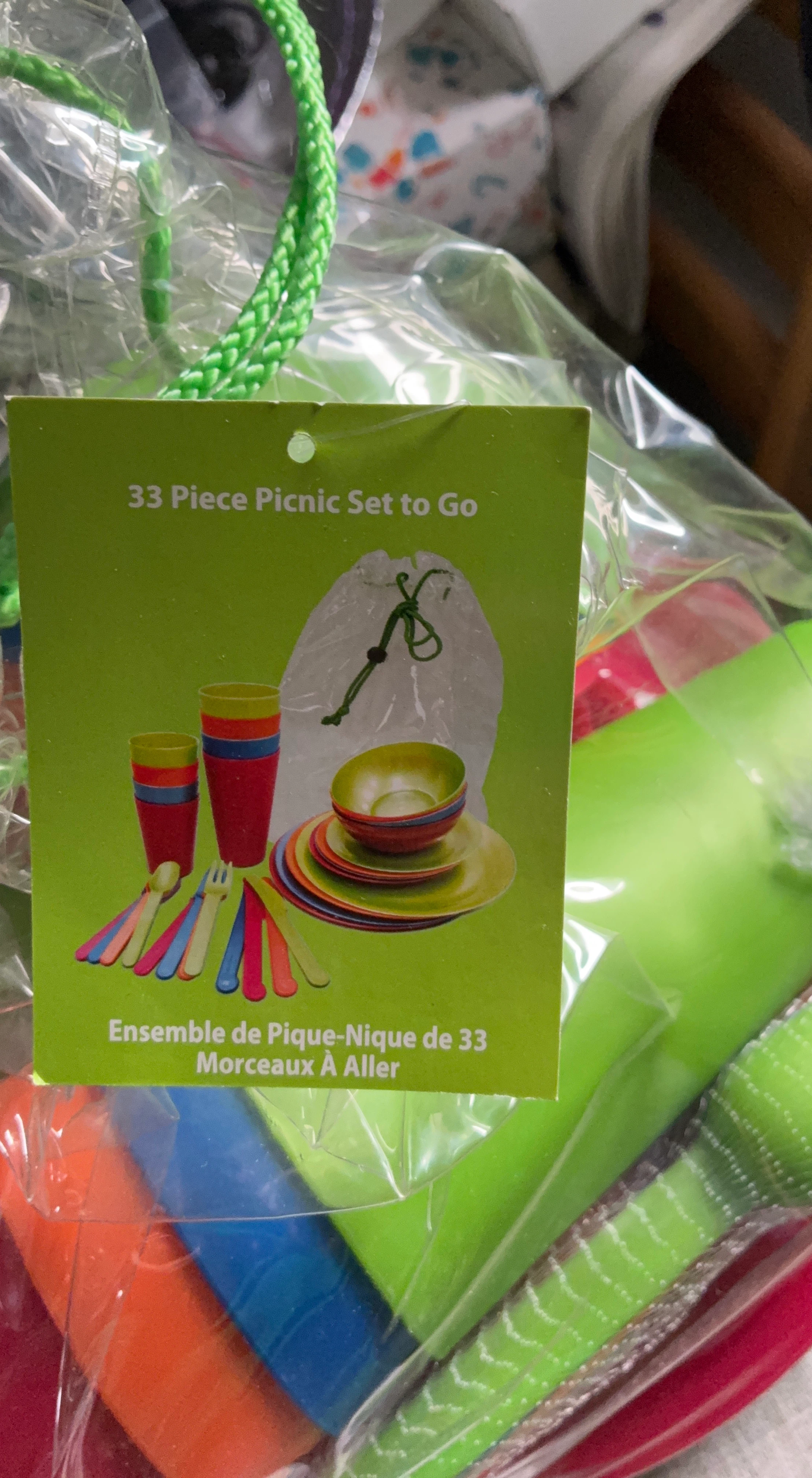 33 Piece Picnic Set to Go