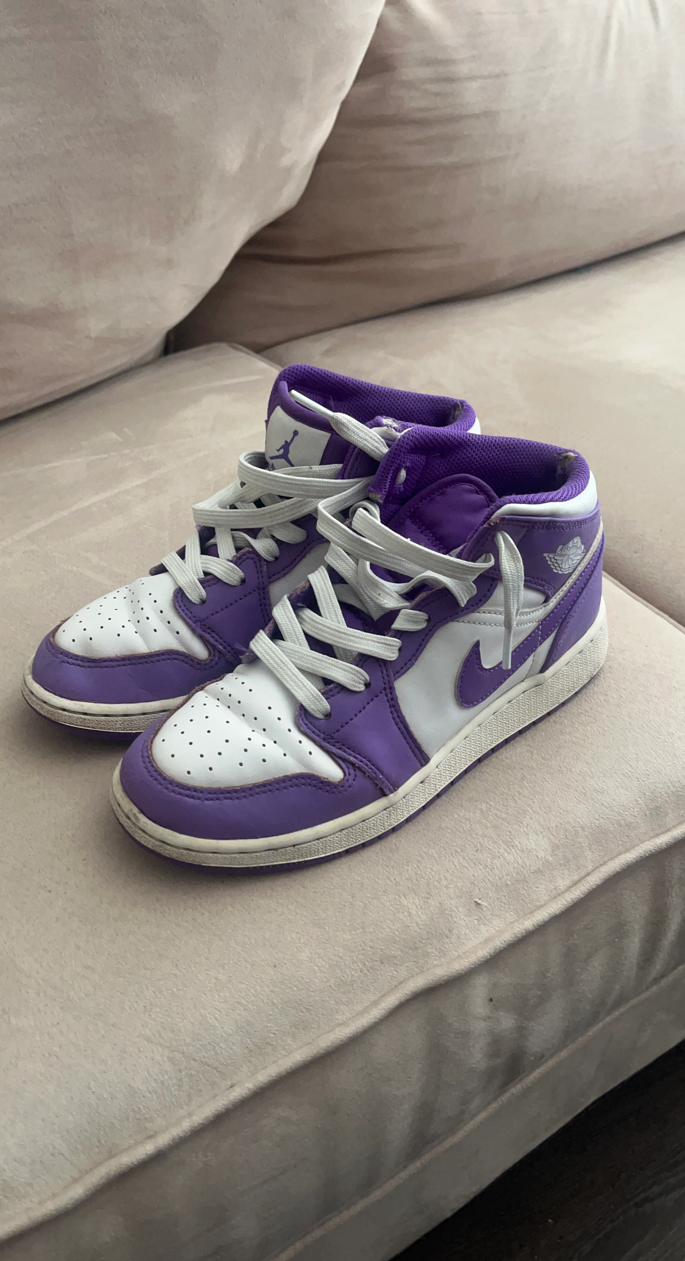 Air Jordan 1 Mid SE Purple White Youth Sneakers