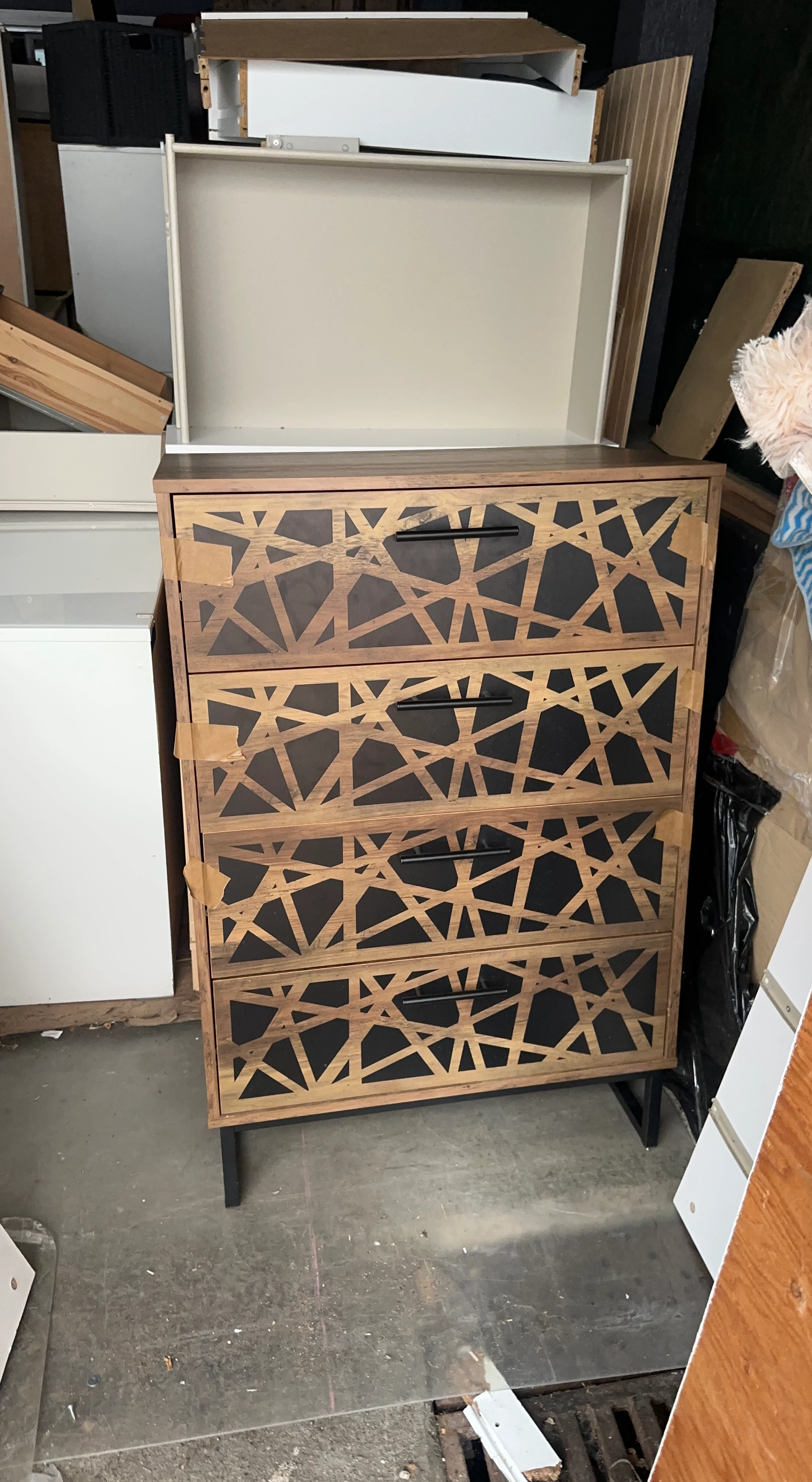 4 Drawer dresser with Geometric Pattern - photo 2